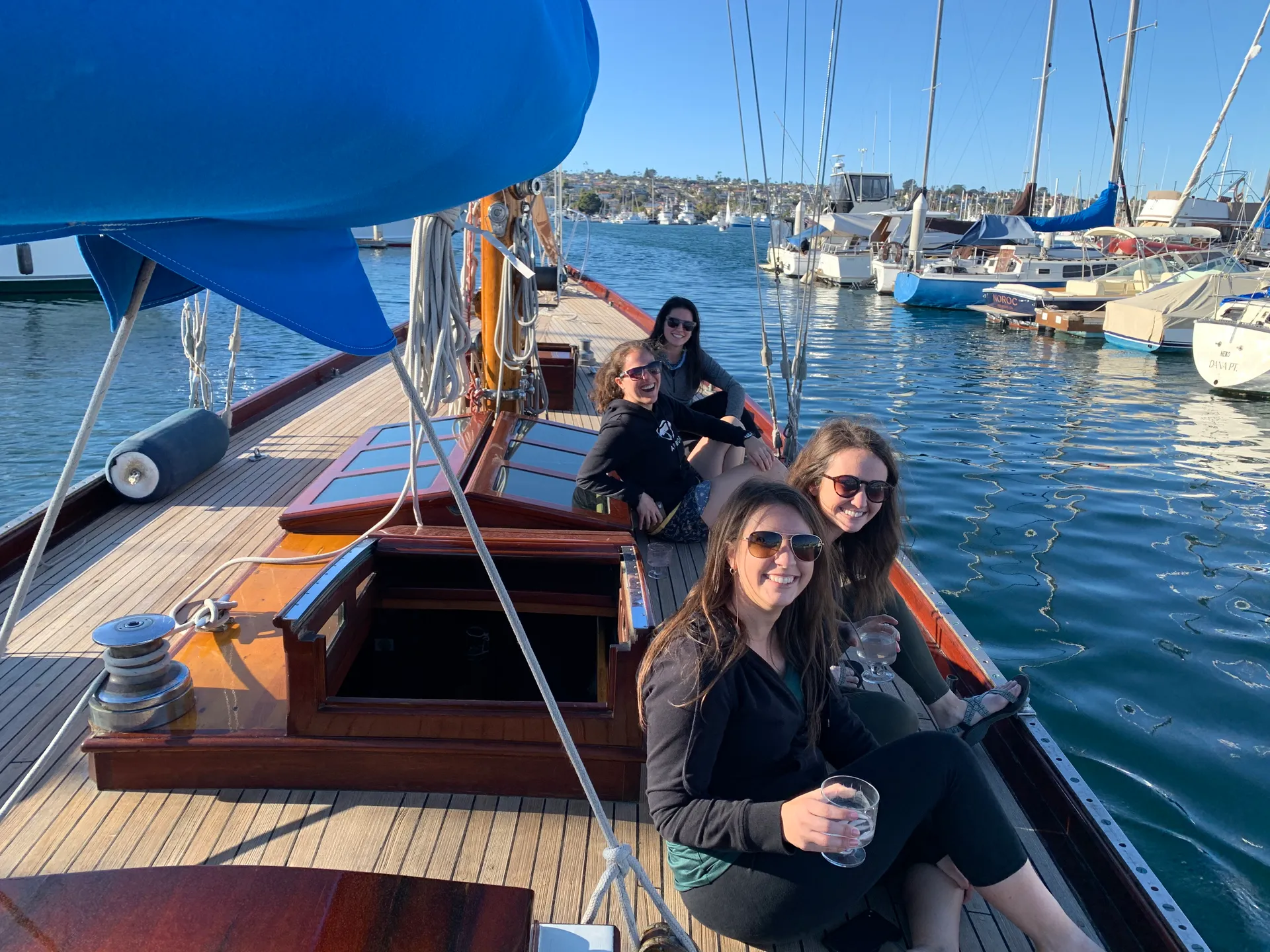 Classic Wooden Racing Yacht with Timeless Elegance