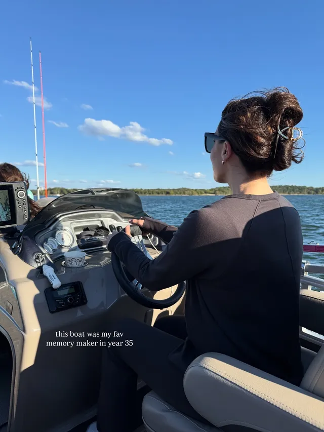 Rent a SUN TRACKER pontoon in Grapevine, TX near me