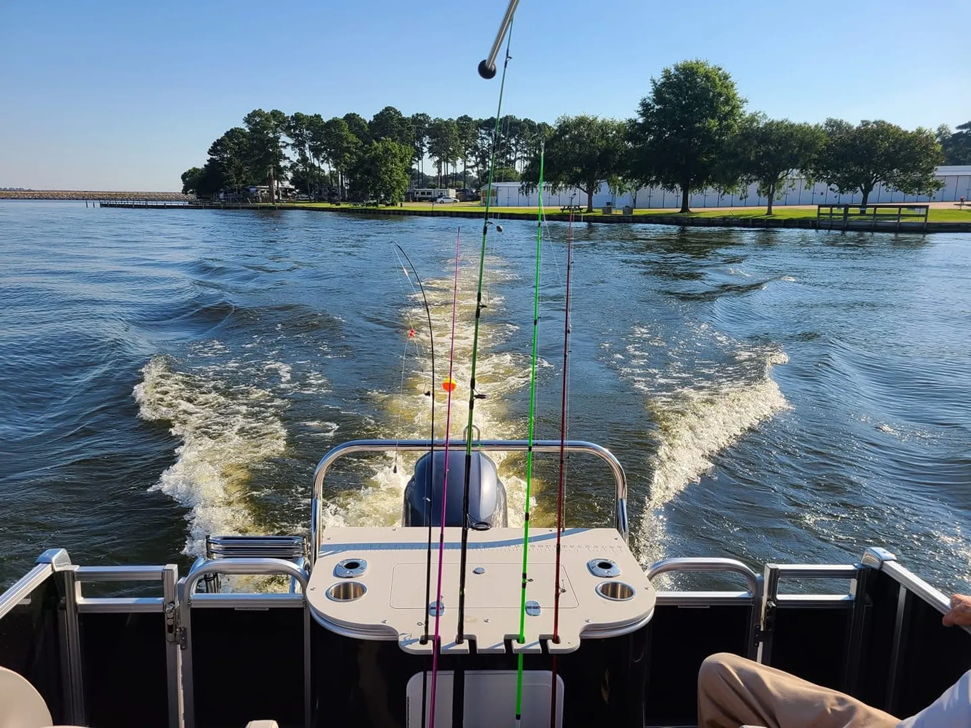 AVALON PONTOONS CATALINA REAR FISH 2585RF in Montgomery, TX — photo 9