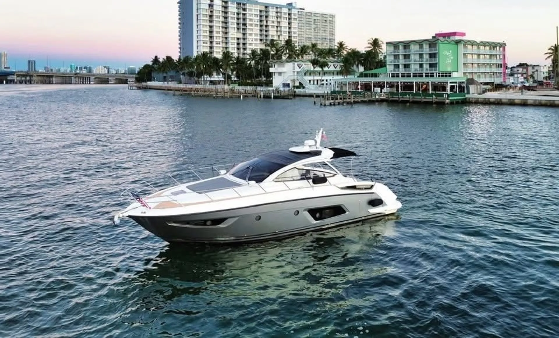 Luxury 44’ Azimut Atlantis – Miami Yacht for Parties, Tours & VIP Char