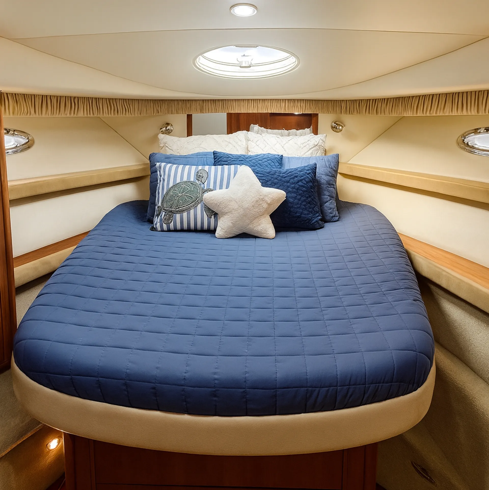 BEAUTIFUL MERIDIAN 42’ YACHT