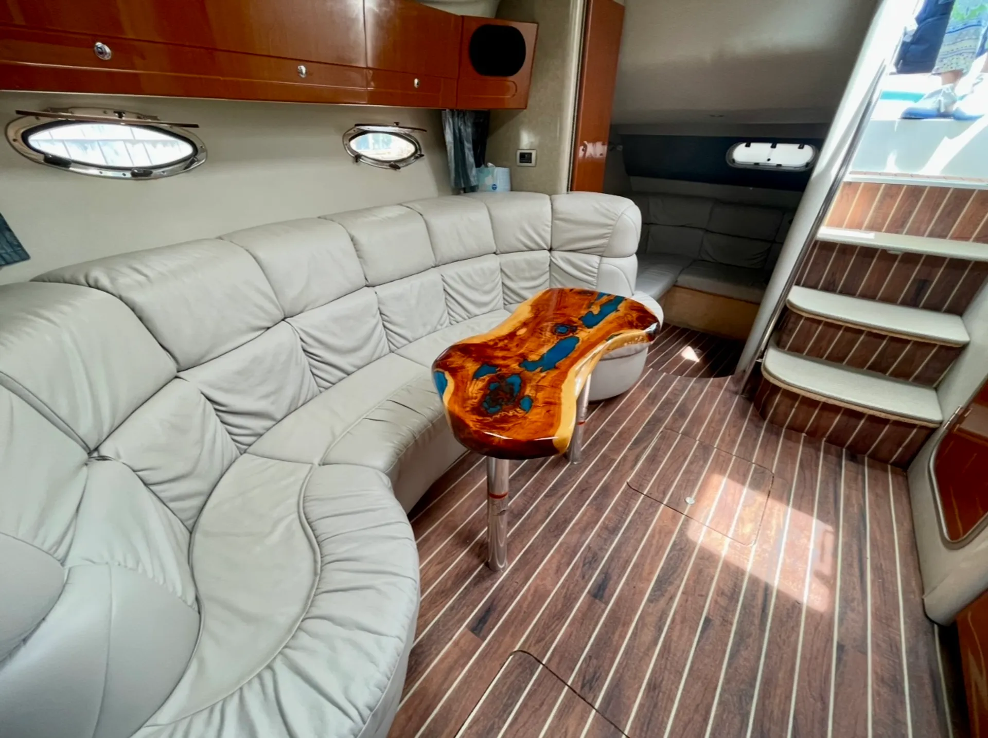 40ft Luxury Performance Cruiser. Perfect for parties and cruises.