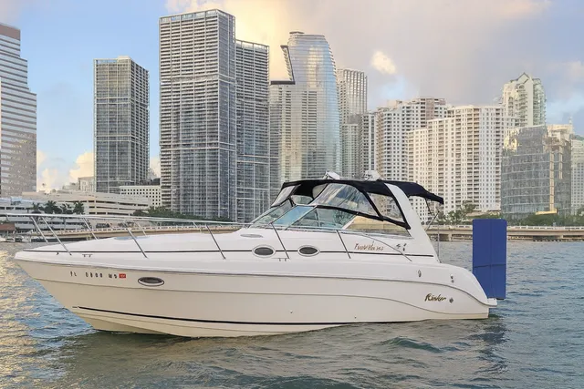 Rent a motor yacht in Miami, FL near me