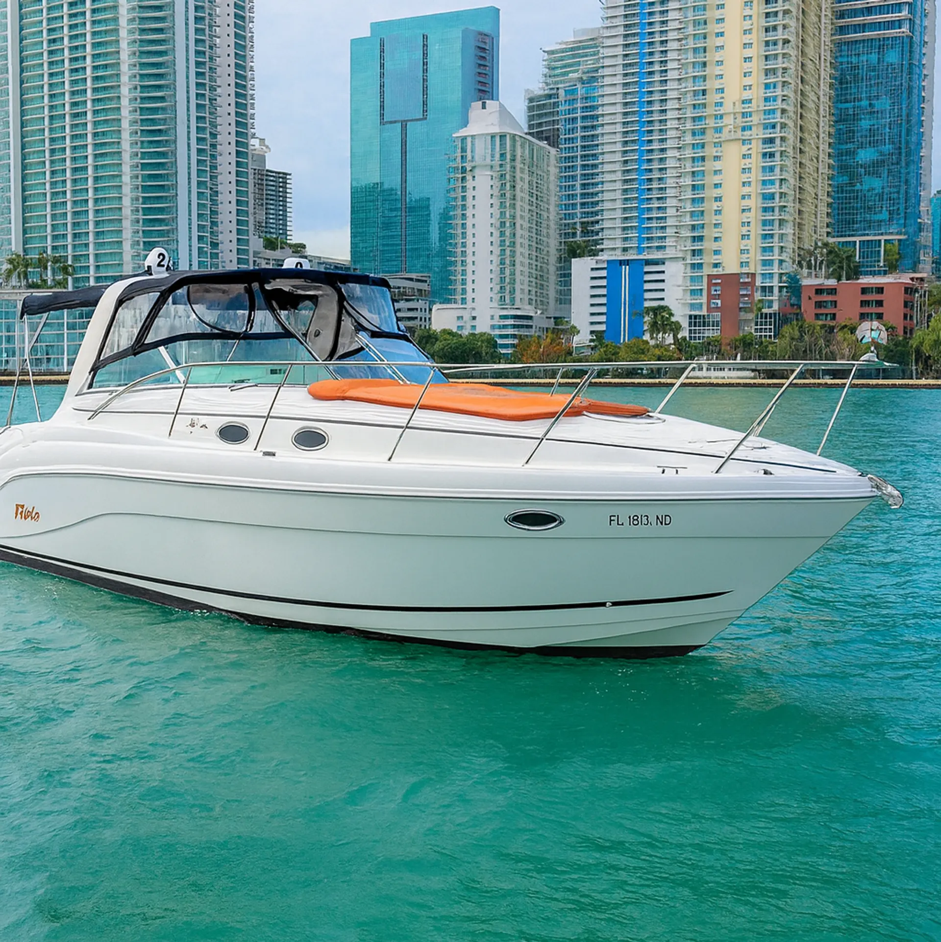 37ft Rinker FREE Champagne on 4hr+Miami Cruise 