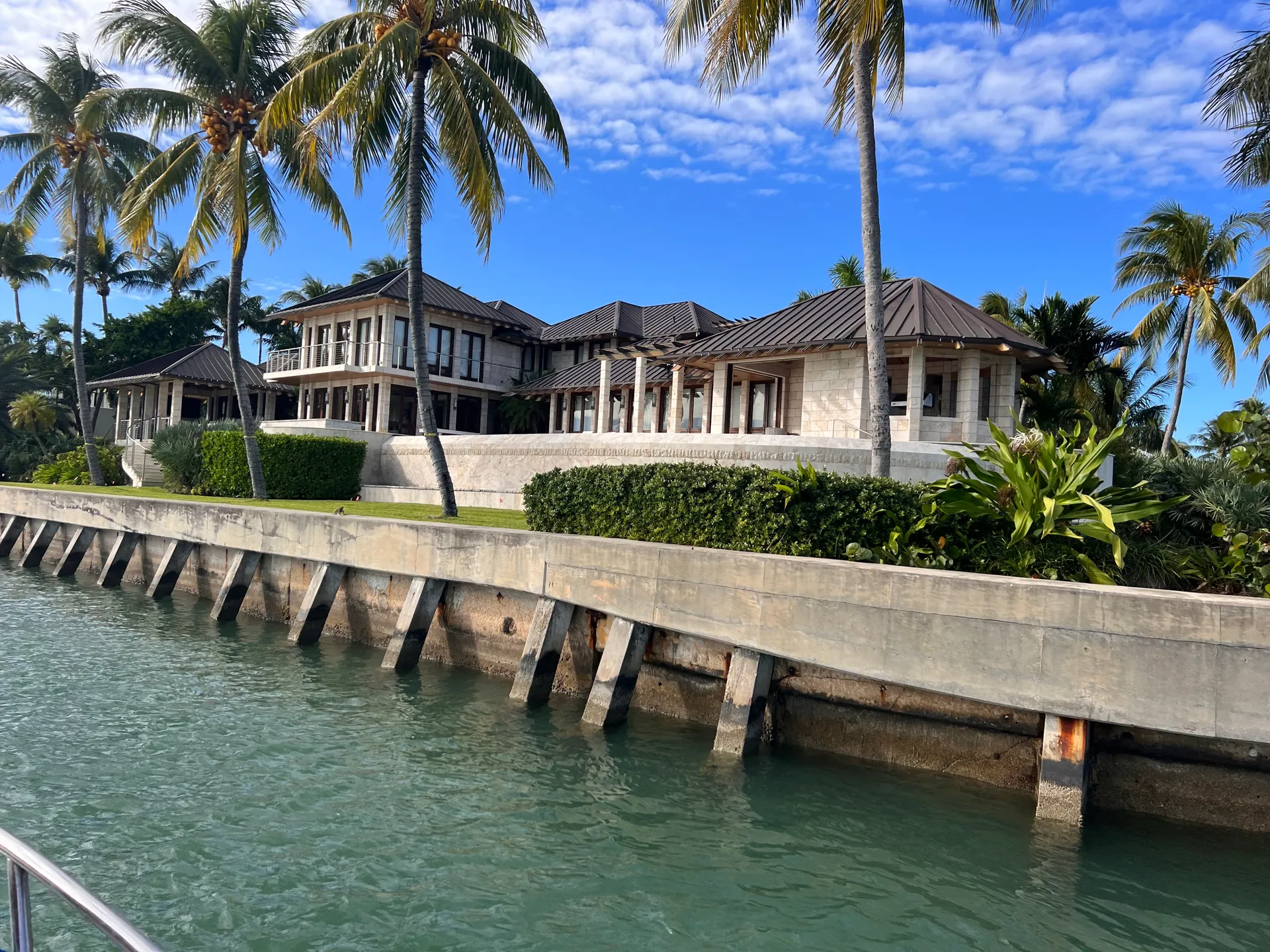 37ft Rinker FREE Champagne on 4hr+Miami Cruise 