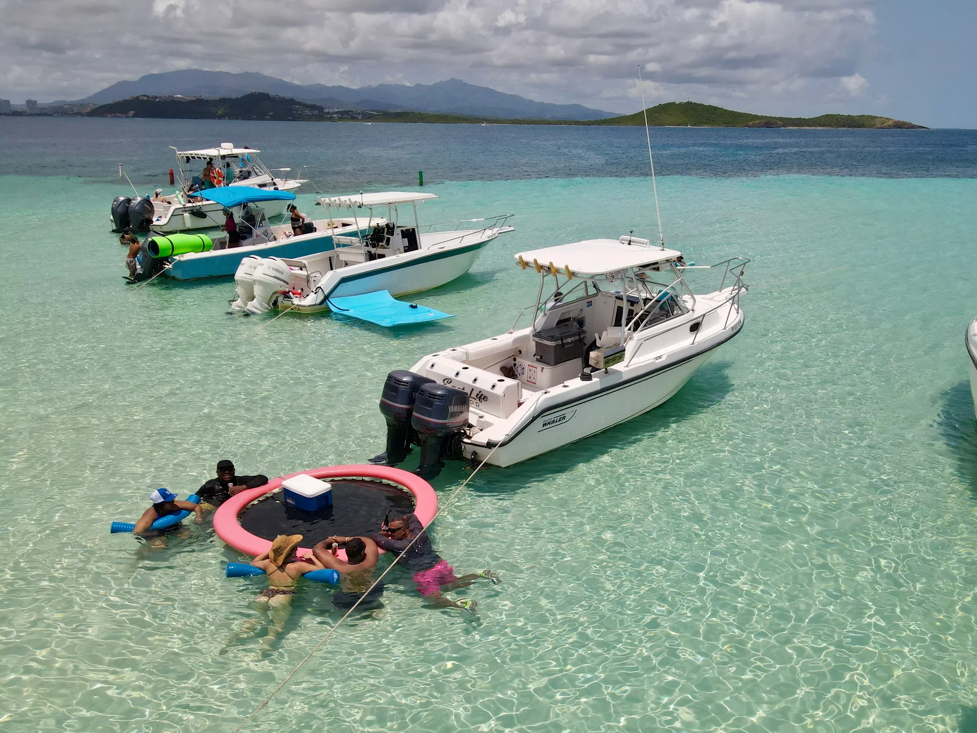 Boston Whaler 24’ – Smooth Ride to Icacos/Palomino (Captain Included)