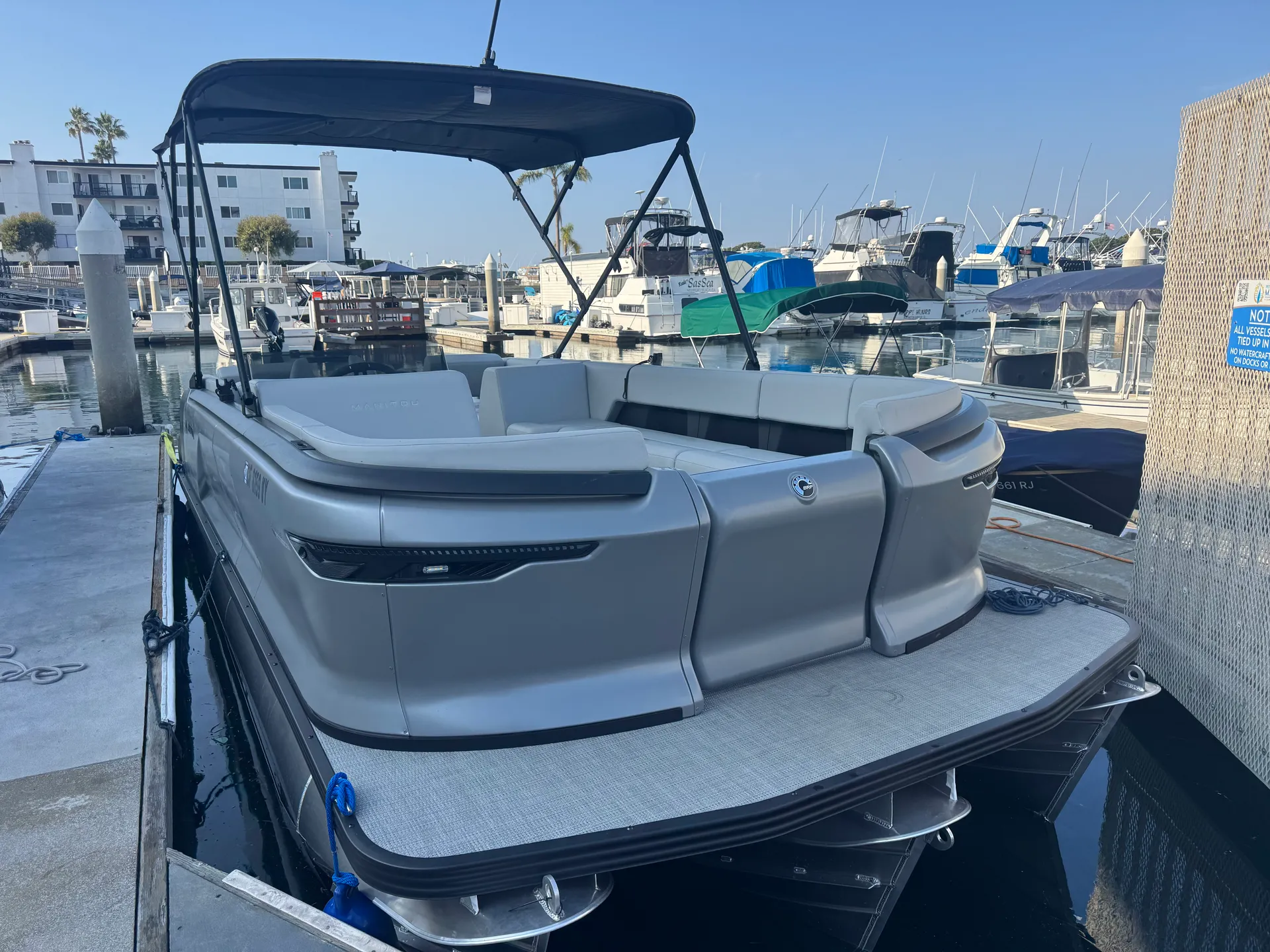 24’ Pontoon for Rent! 