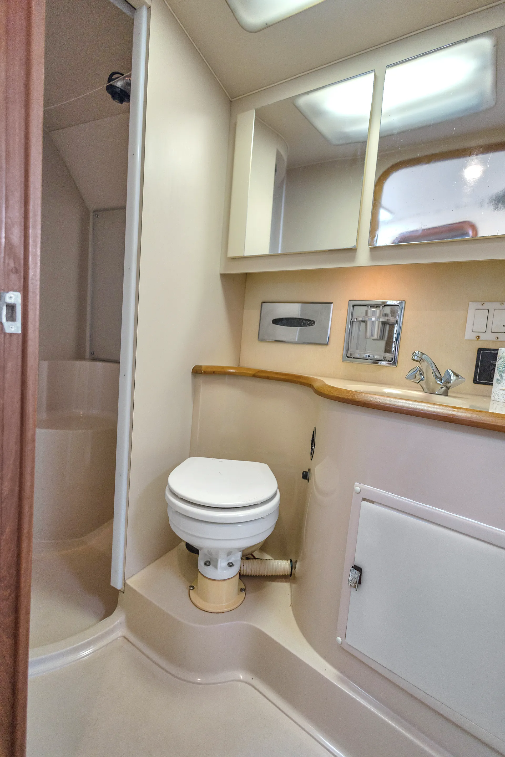 51FT  WELLCRAFT BOAT - LUXURY YACHT
EXPERIENCE 