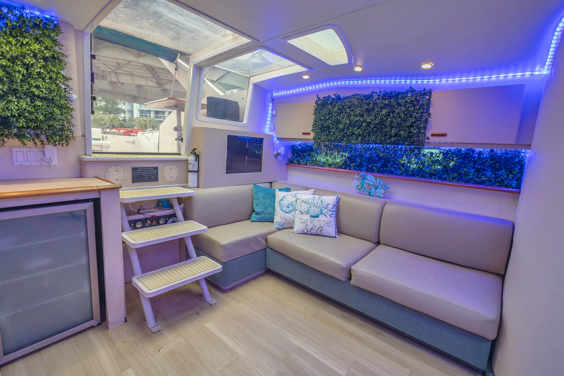 51FT  WELLCRAFT BOAT - LUXURY YACHT
EXPERIENCE 