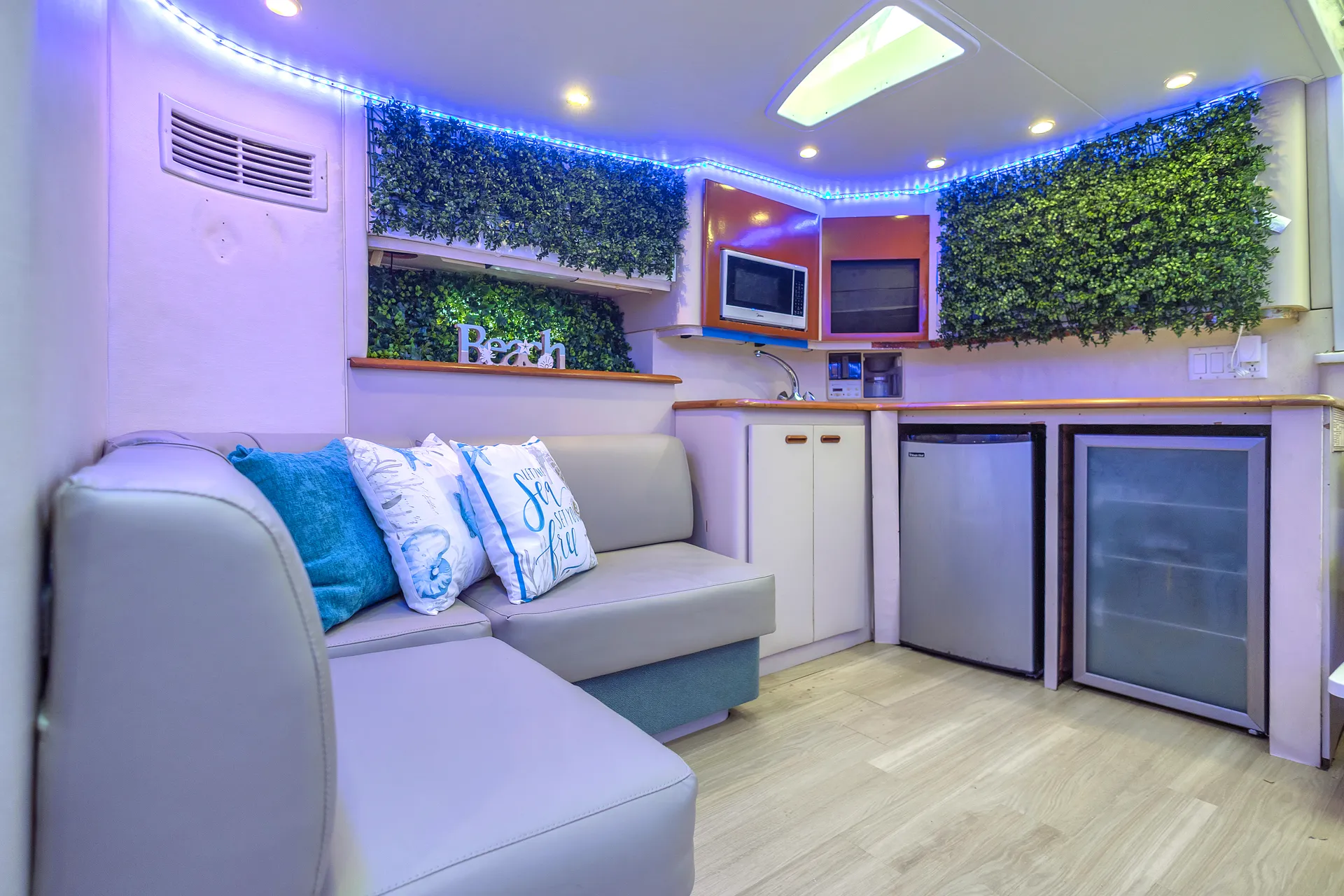 51FT  WELLCRAFT BOAT - LUXURY YACHT
EXPERIENCE 