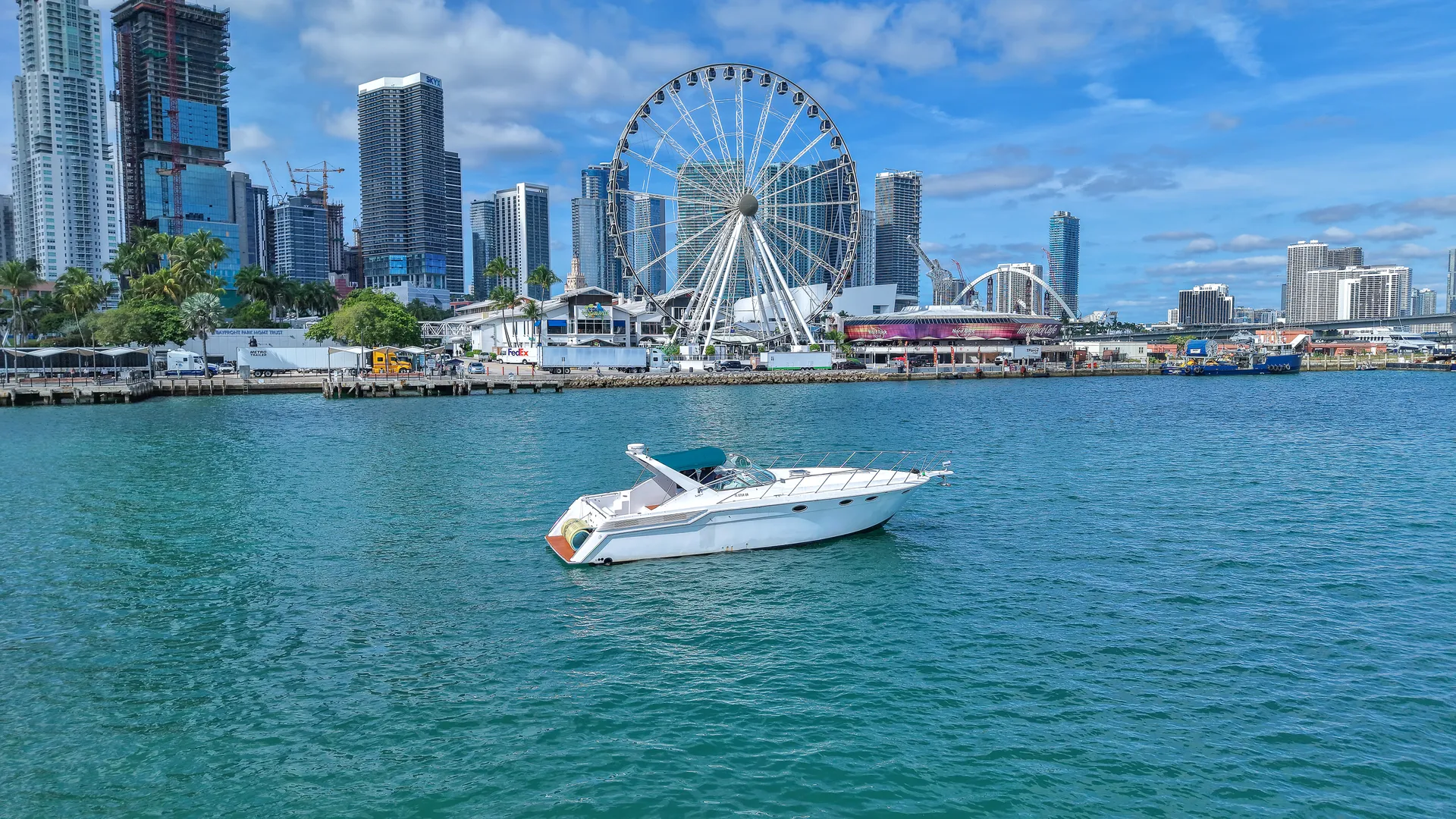 51FT  WELLCRAFT BOAT - LUXURY YACHT
EXPERIENCE 