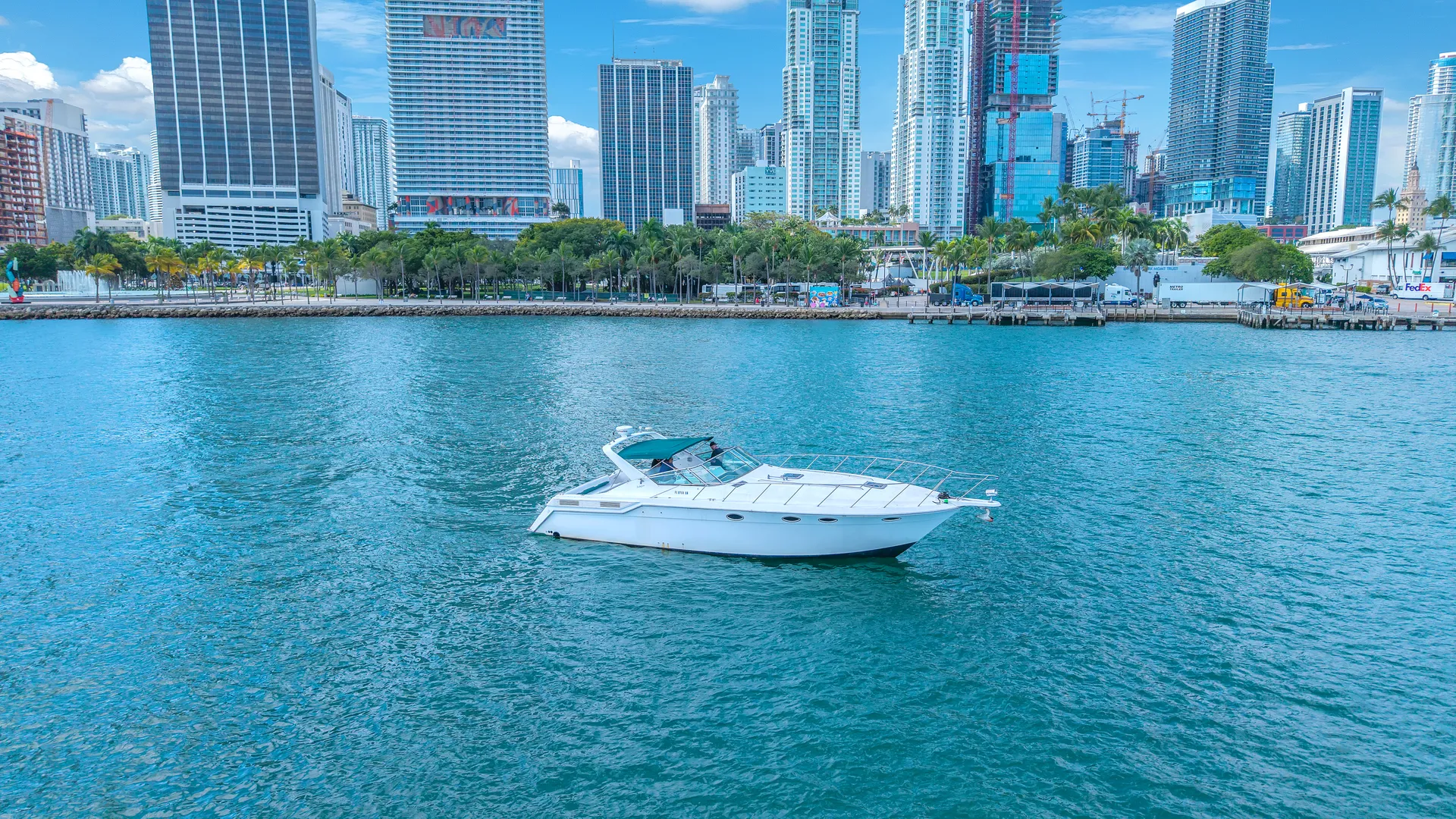 51FT  WELLCRAFT BOAT - LUXURY YACHT
EXPERIENCE 