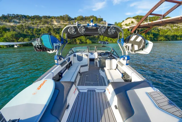 Rent a CORRECT CRAFT NAUTIQUE ski and wakeboard in Austin, TX near me