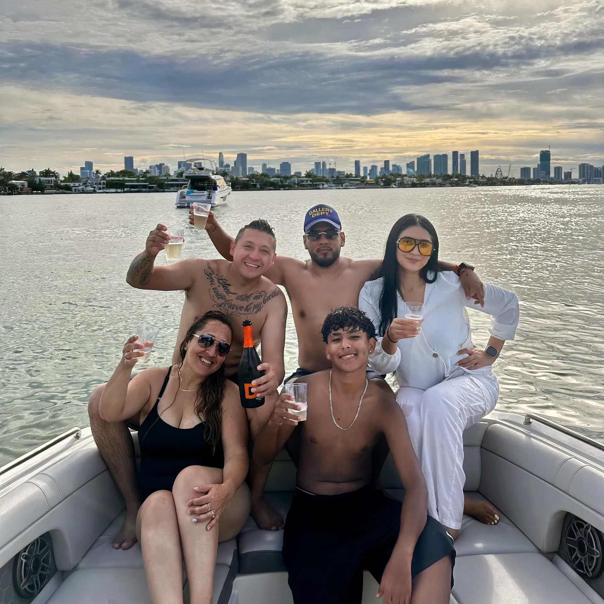 LUXURY MIAMI BOAT EXPERIENCE 🌴 -
🎉FREE HOUR ❗️NO HIDDEN FEES ❗️