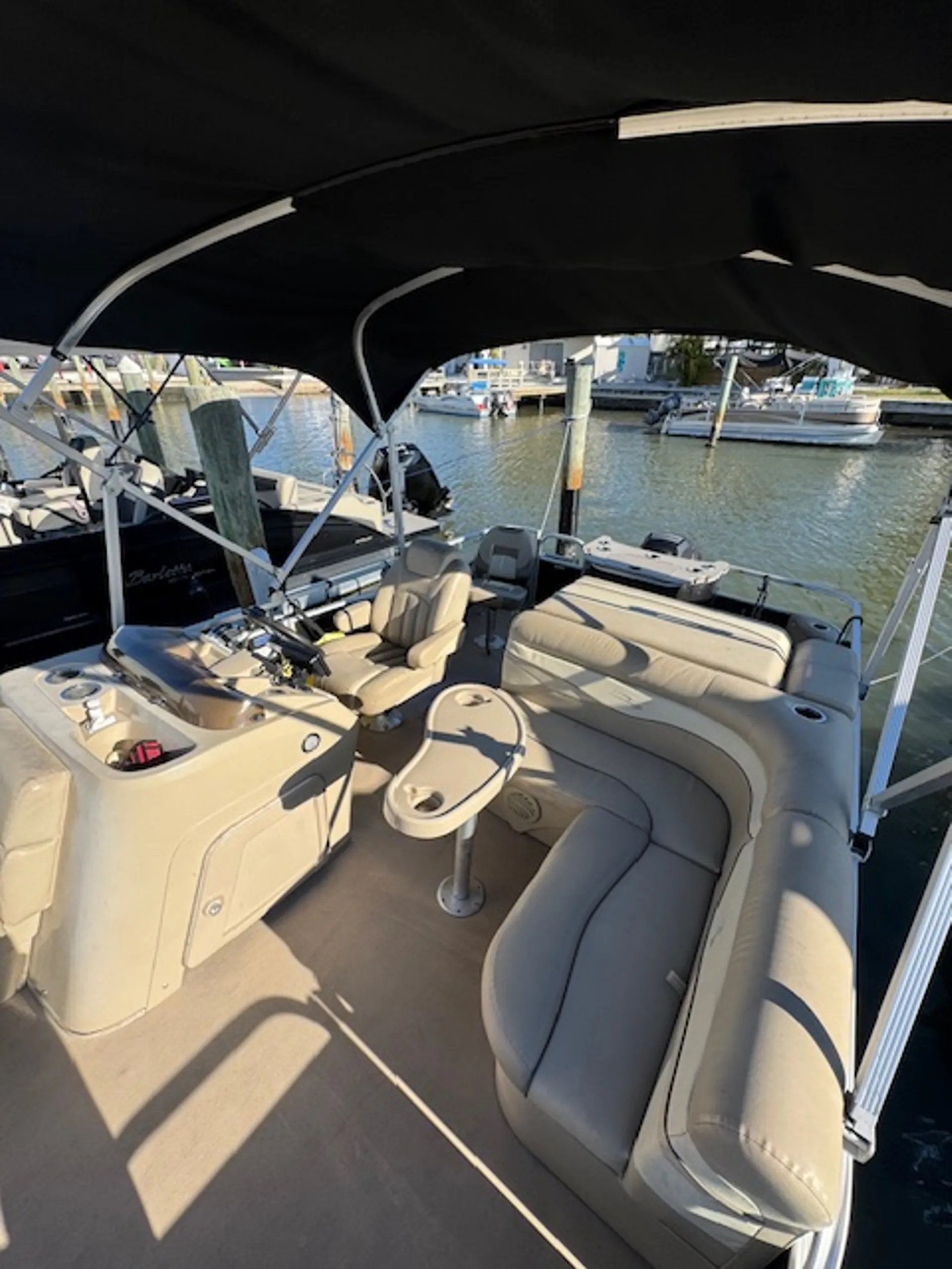 Boat Fun In The Sun - 21 ft/ 8 ppl