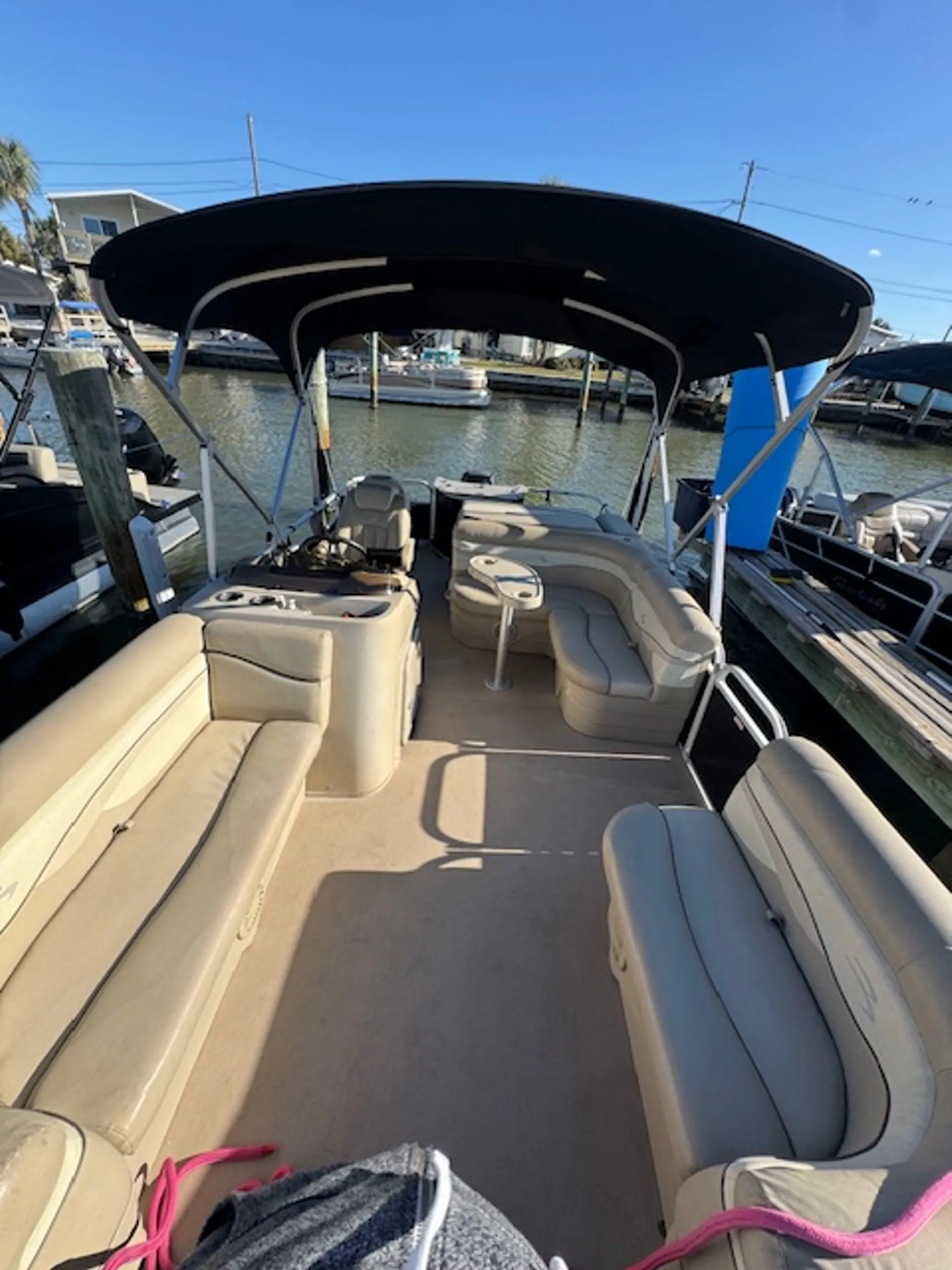 Boat Fun In The Sun - 21 ft/ 8 ppl