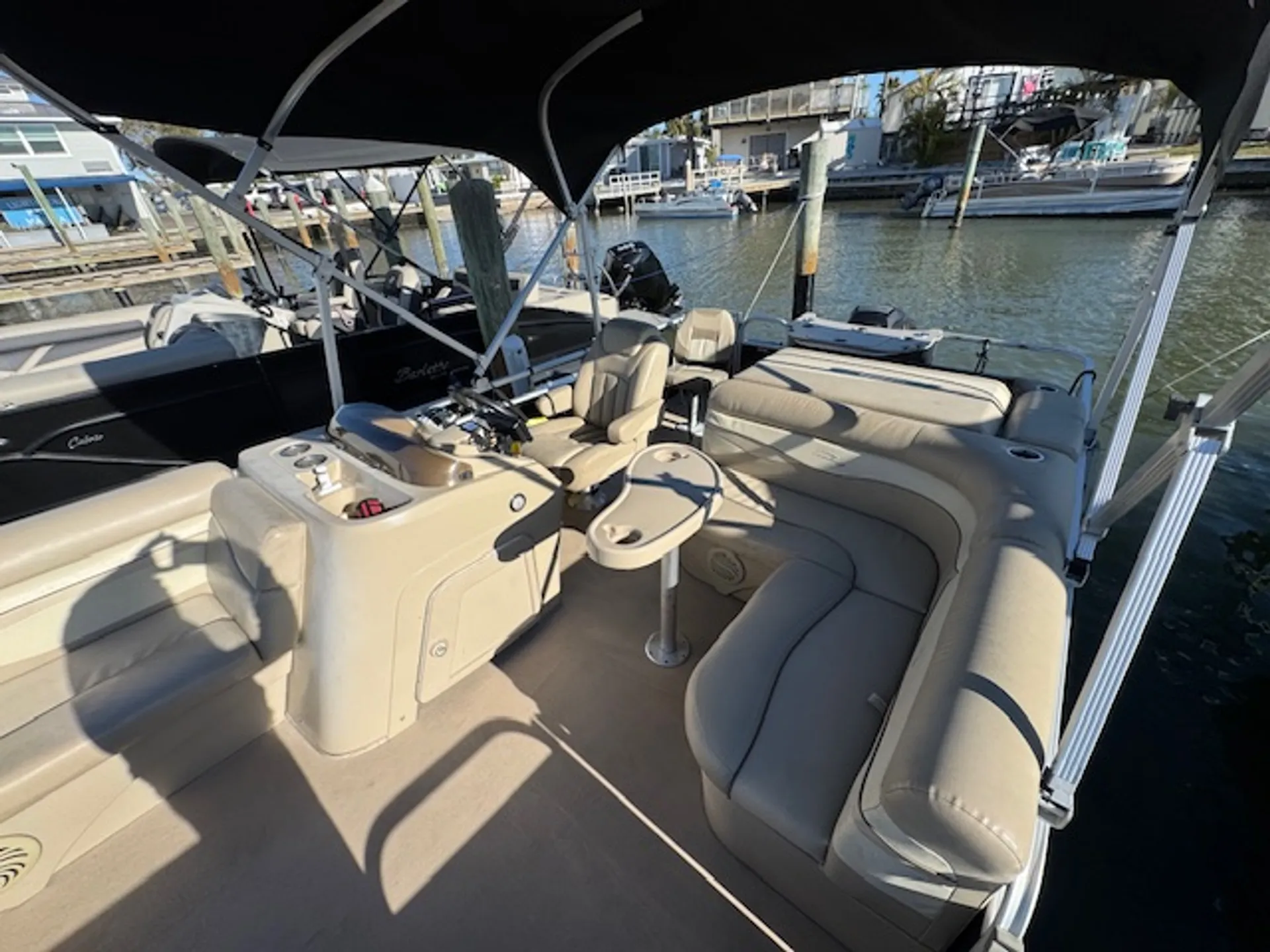 Boat Fun In The Sun - 21 ft/ 8 ppl