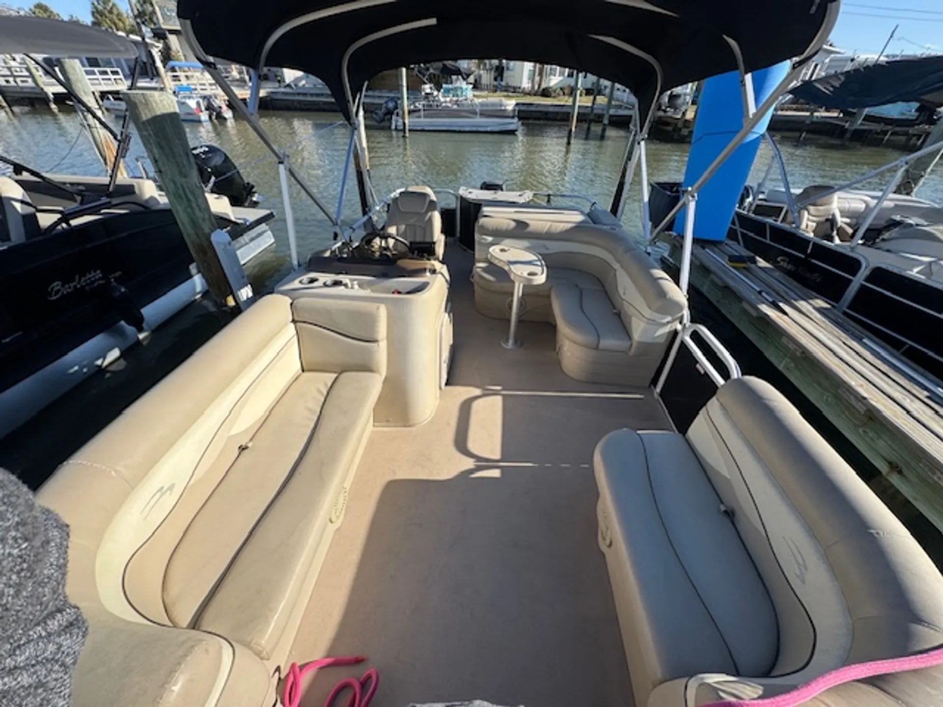 Boat Fun In The Sun - 21 ft/ 8 ppl