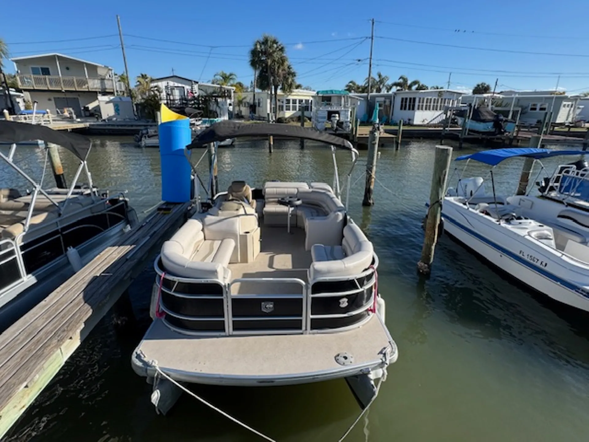 BOAT FUN IN THE SUN-  21 ft/ 8 ppl