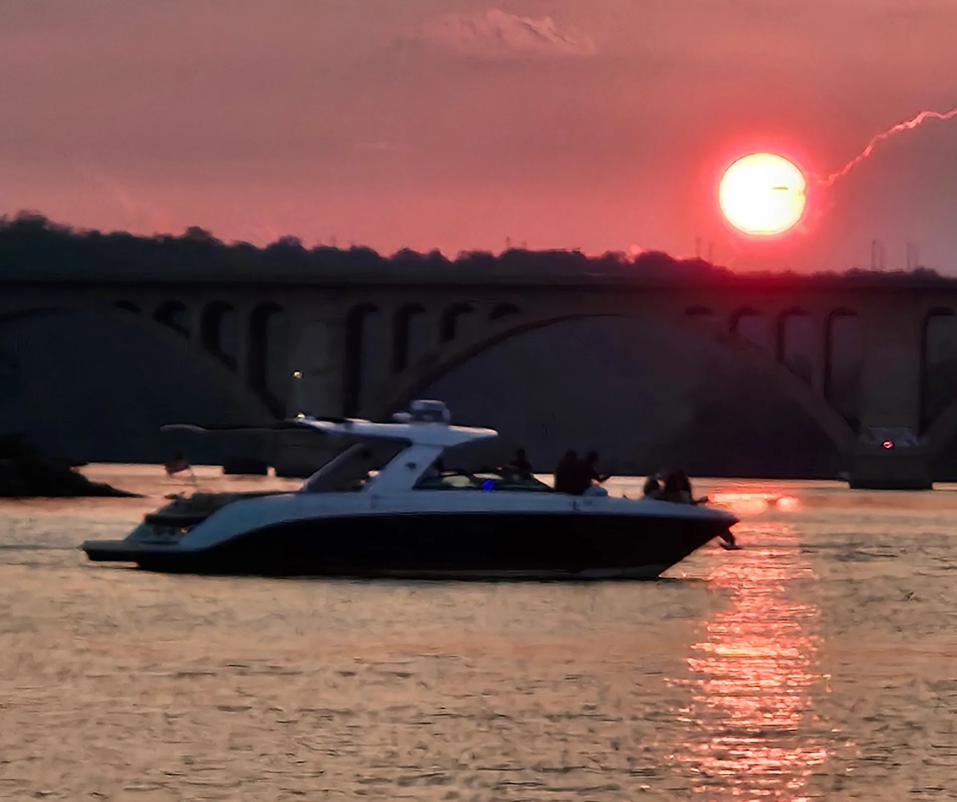 Want to entertain?... Welcome aboard "The Entertainer"! 40' Sea Ray