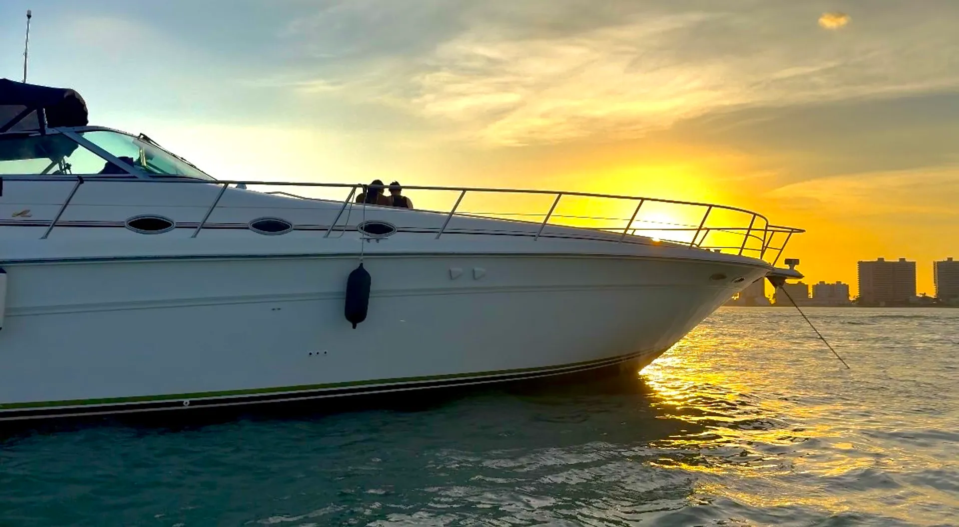 Yacht Rental Succulenta Rosé Captian Included