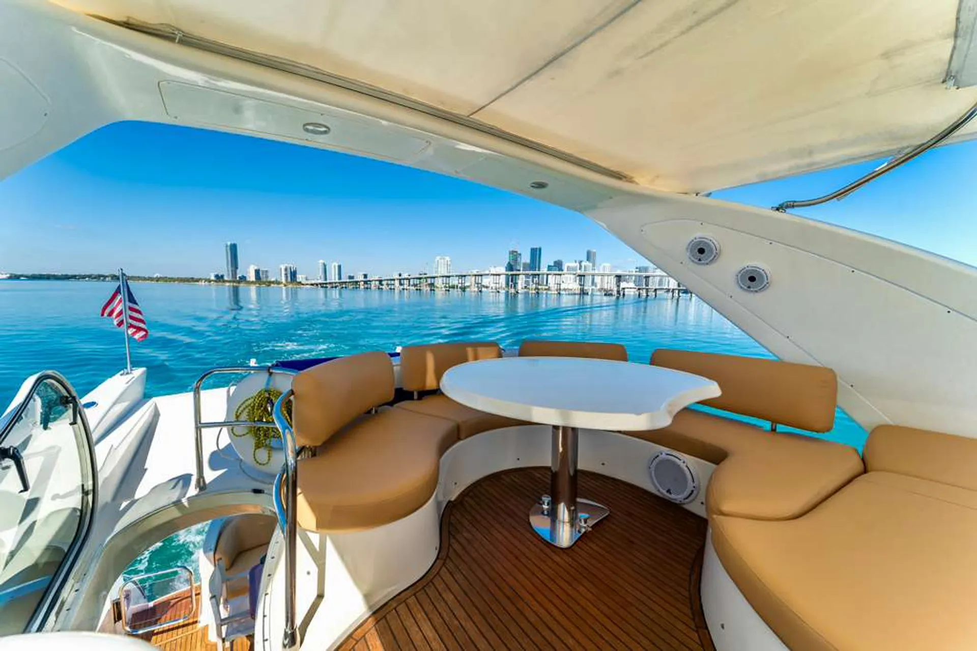 70ft Azimut Luxury Yacht – Jet Skis and Water Toys, Miami Beach