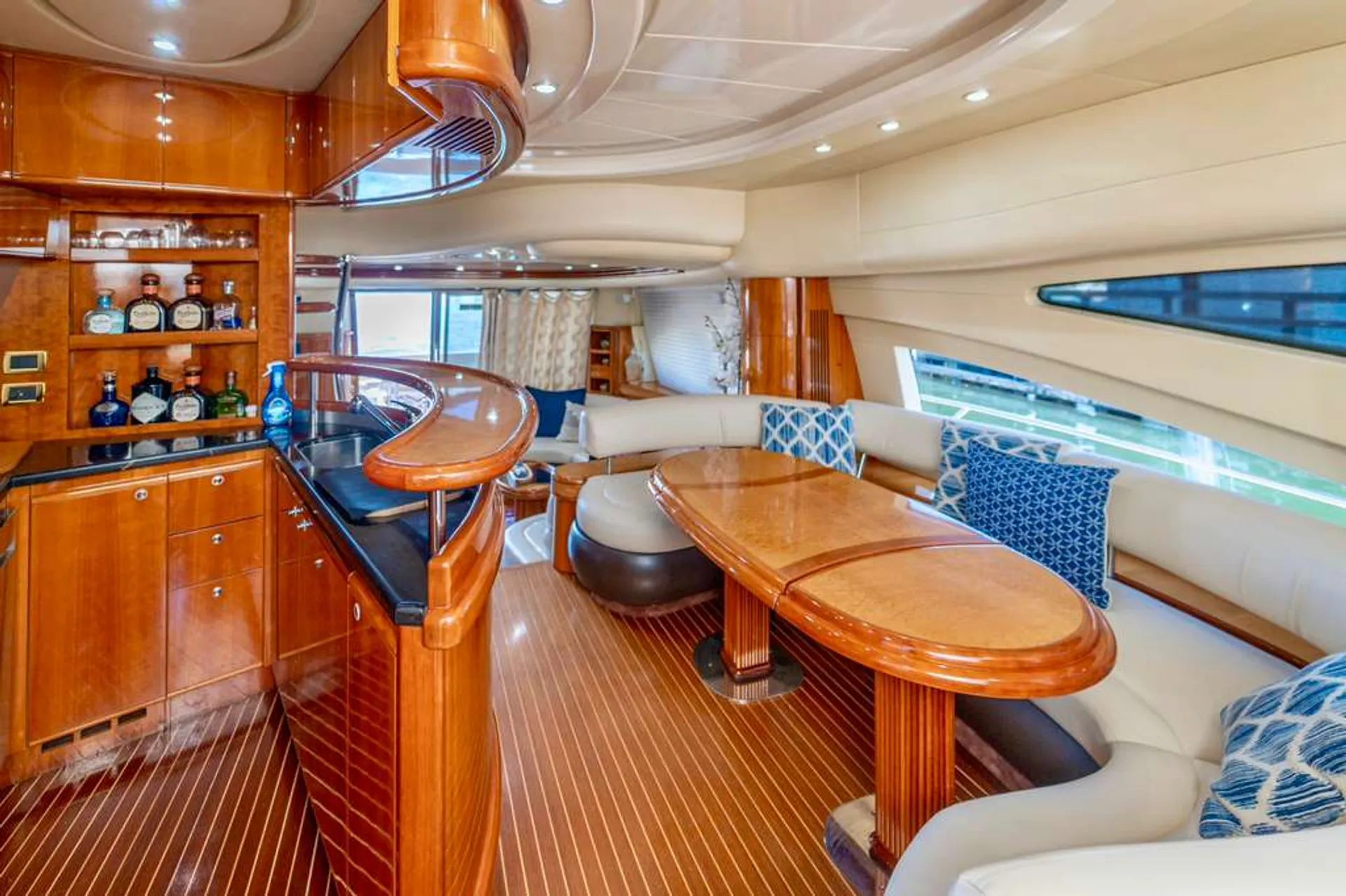 70ft Azimut Luxury Yacht – Jet Skis and Water Toys, Miami Beach