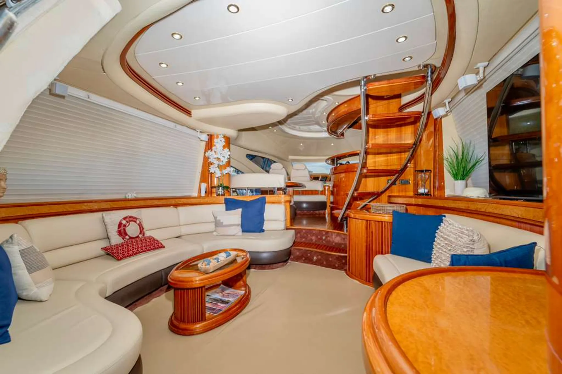 70ft Azimut Luxury Yacht – Jet Skis and Water Toys, Miami Beach