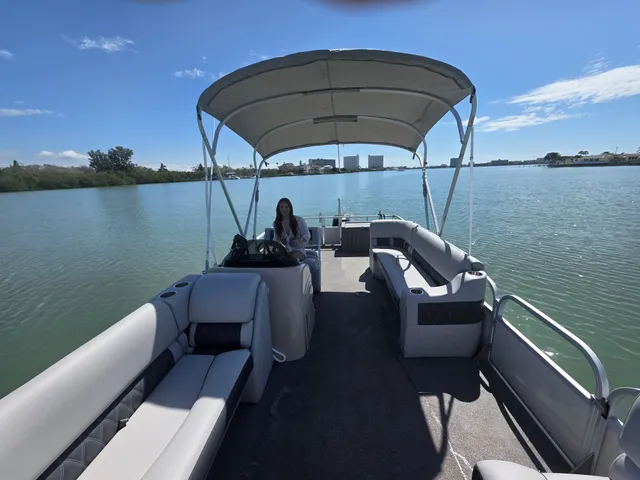 Rent a SUN TRACKER BY TRACKER MARINE pontoon in St. Petersburg, FL near me