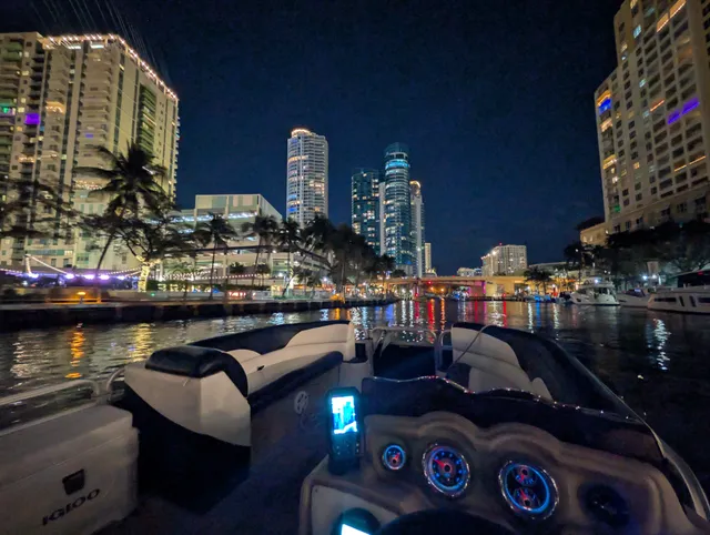 Rent a AVALON PONTOONS pontoon in Deerfield Beach, FL near me