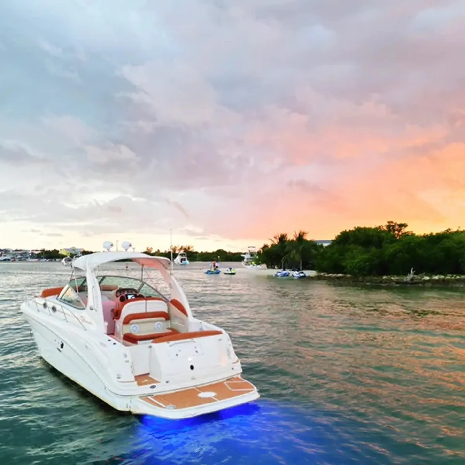 Luxury SeaRay Sundancer Party Yacht in Miami | Up to 12 Guests | 