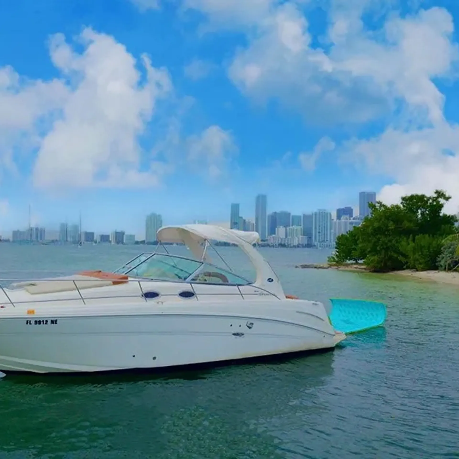 Luxury SeaRay Sundancer Party Yacht in Miami | Up to 12 Guests | 