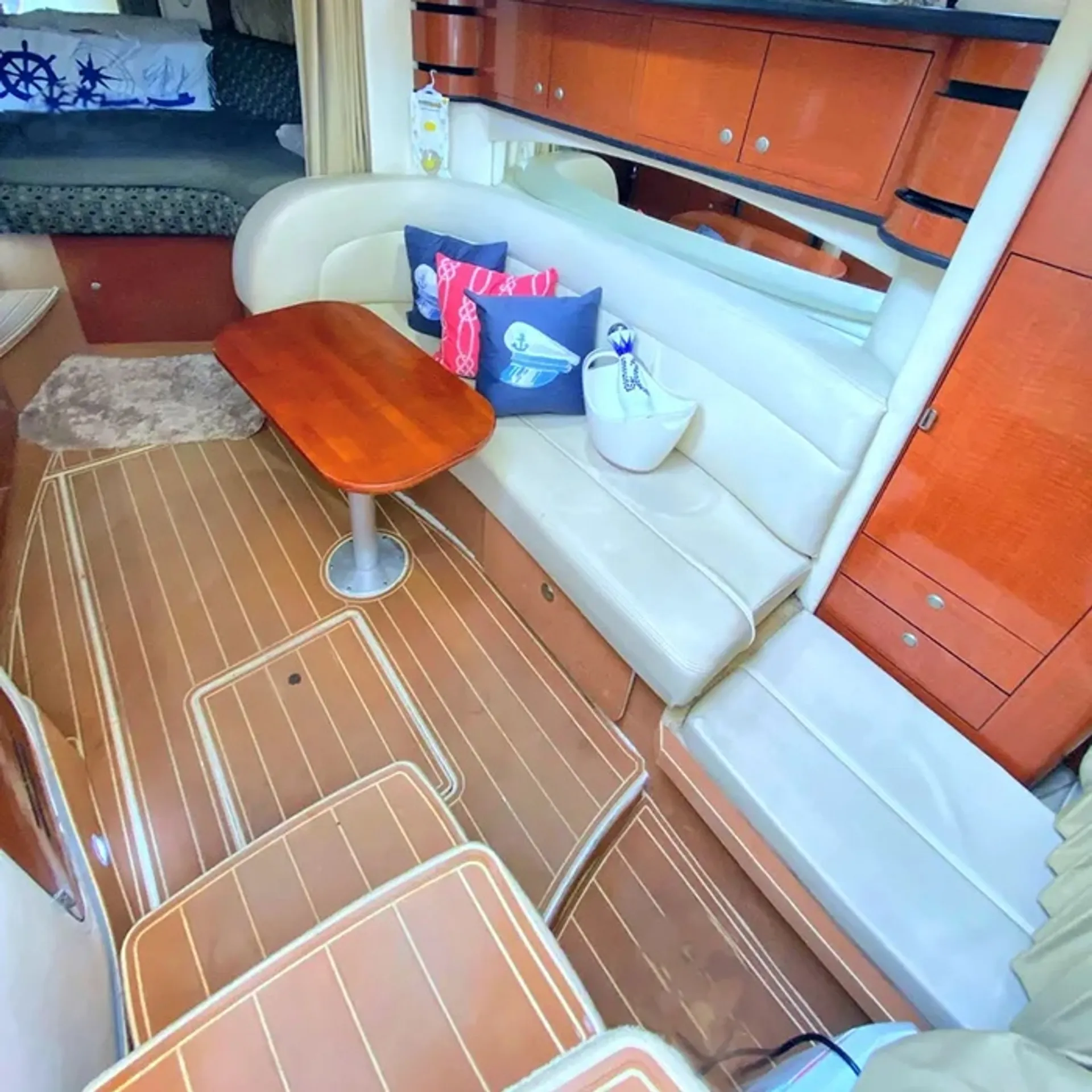 Luxury SeaRay Sundancer Party Yacht in Miami | Up to 12 Guests | 