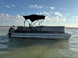 Cove Comfort Luxury Tritoon boat photo