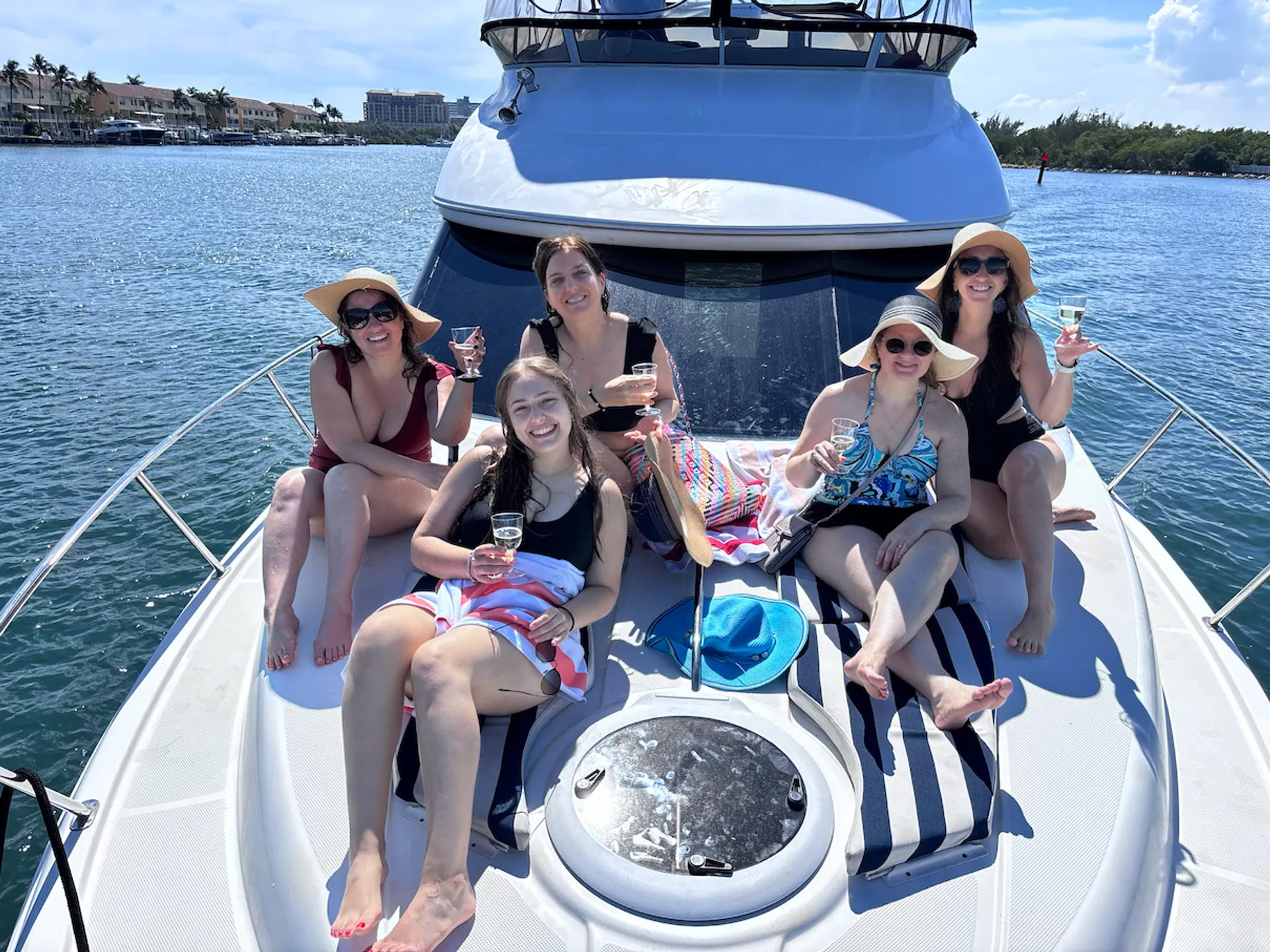 ALL-INCLUSIVE Fort Lauderdale Yacht  35' Meridian (Captain﹠Fuel Inc)