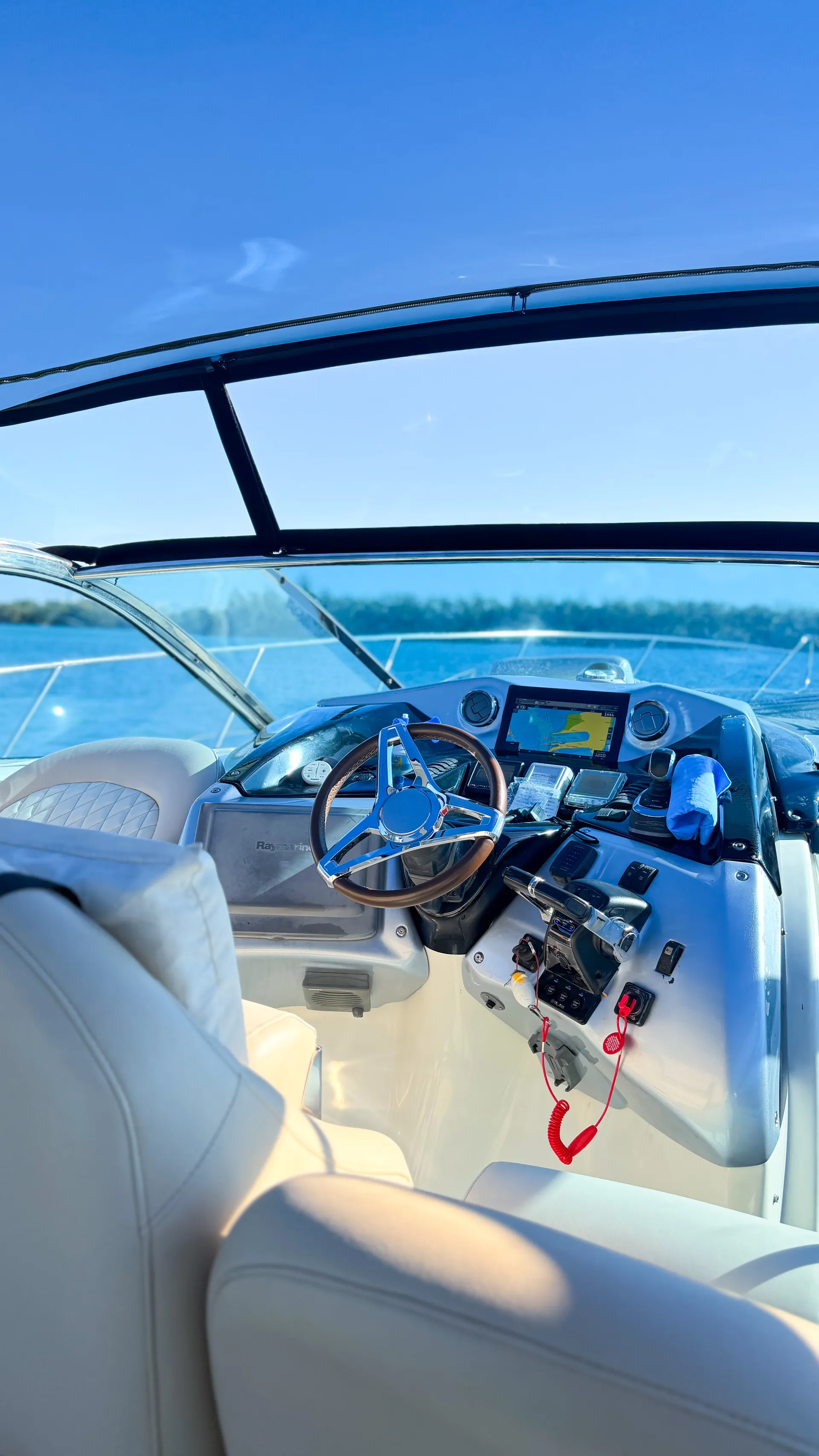 Enjoy "PARIS" 48ft Cranchi Motor Yacht in Miami!!