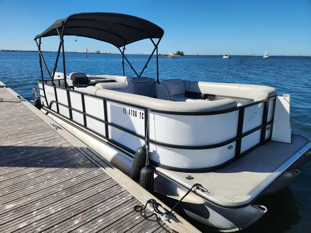 Rent a pontoon in Tampa, FL near me