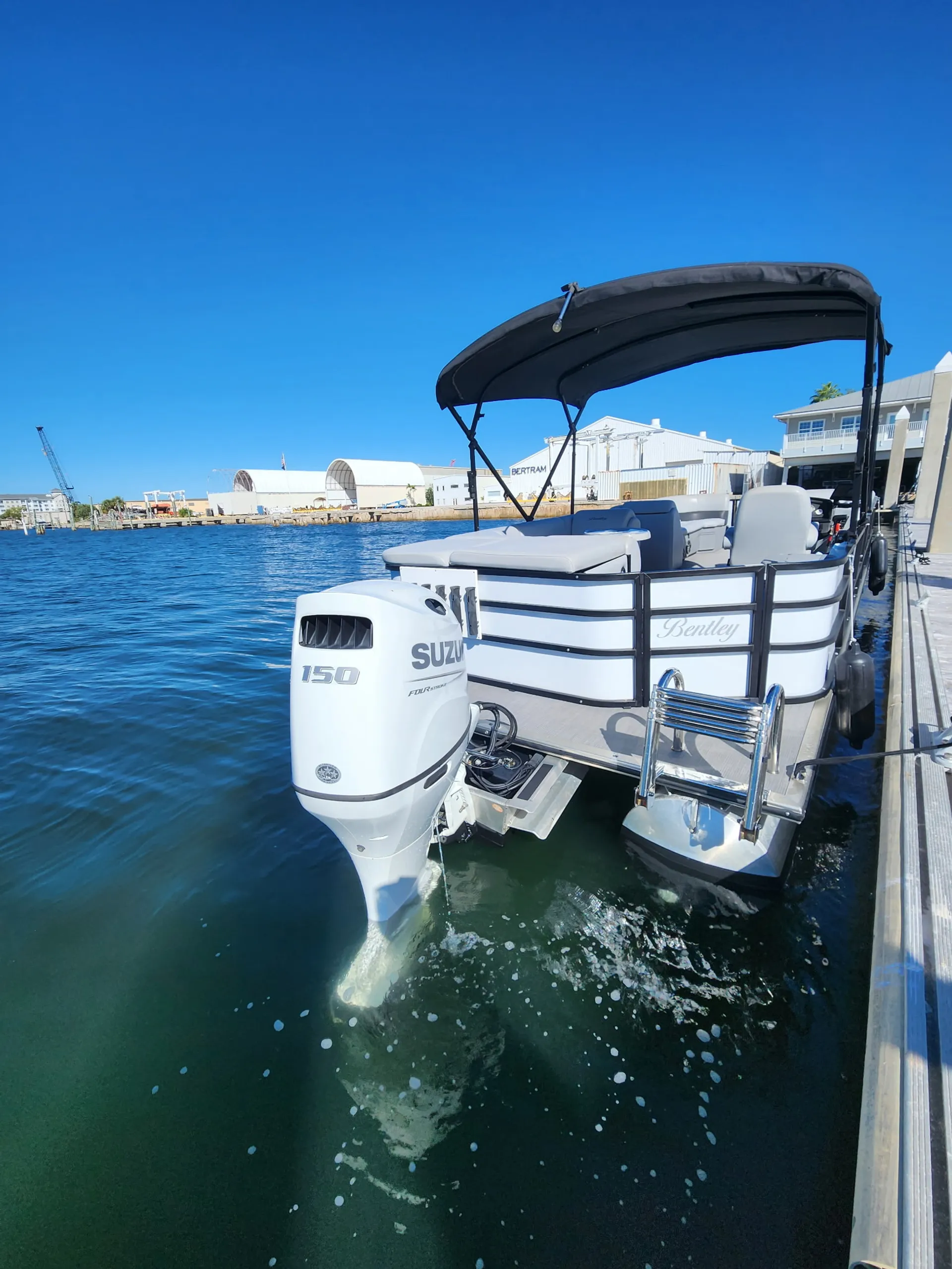 24' LUXURY TRI-TOON in South Tampa