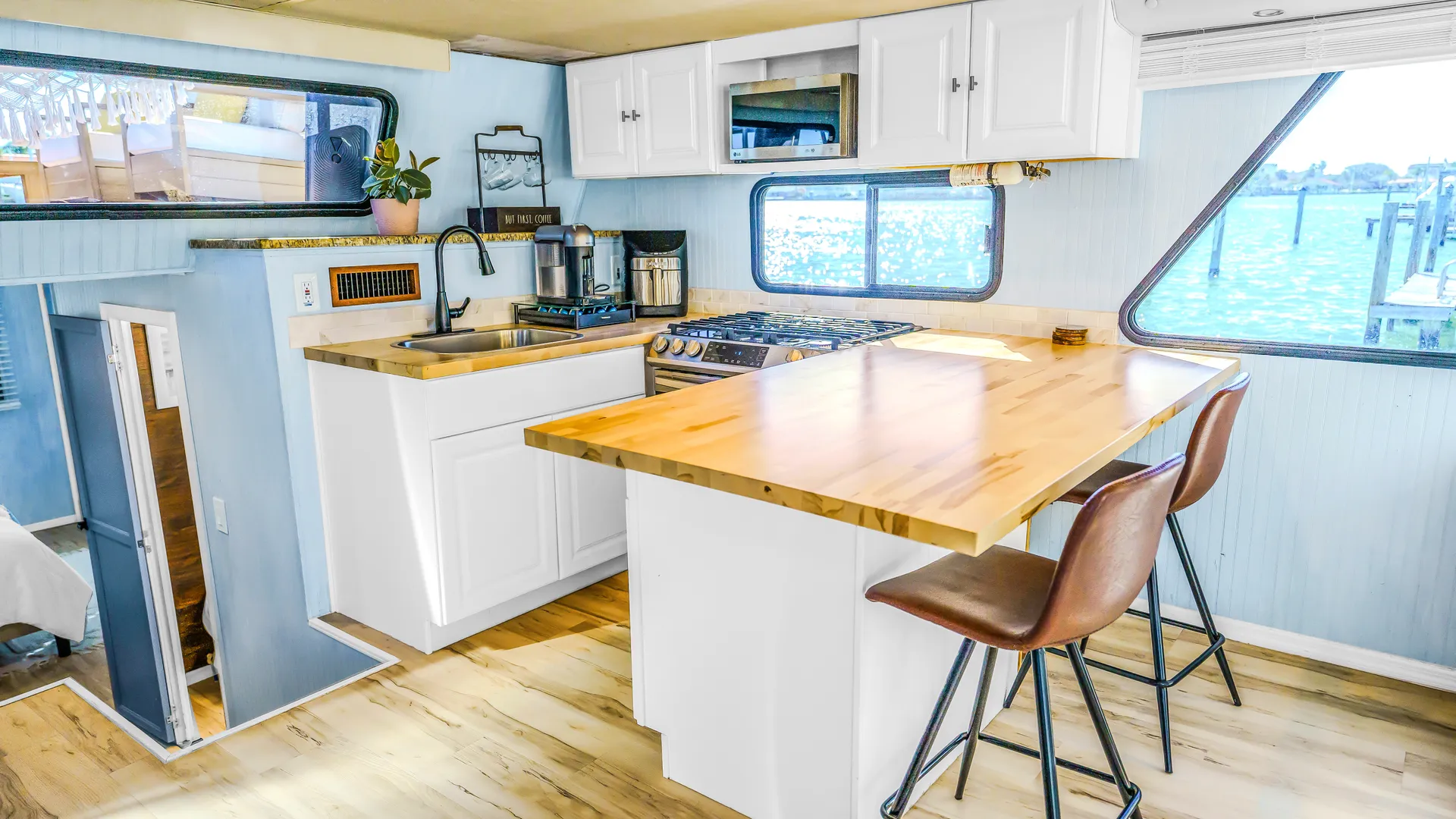 Lulu’s Floating Oasis