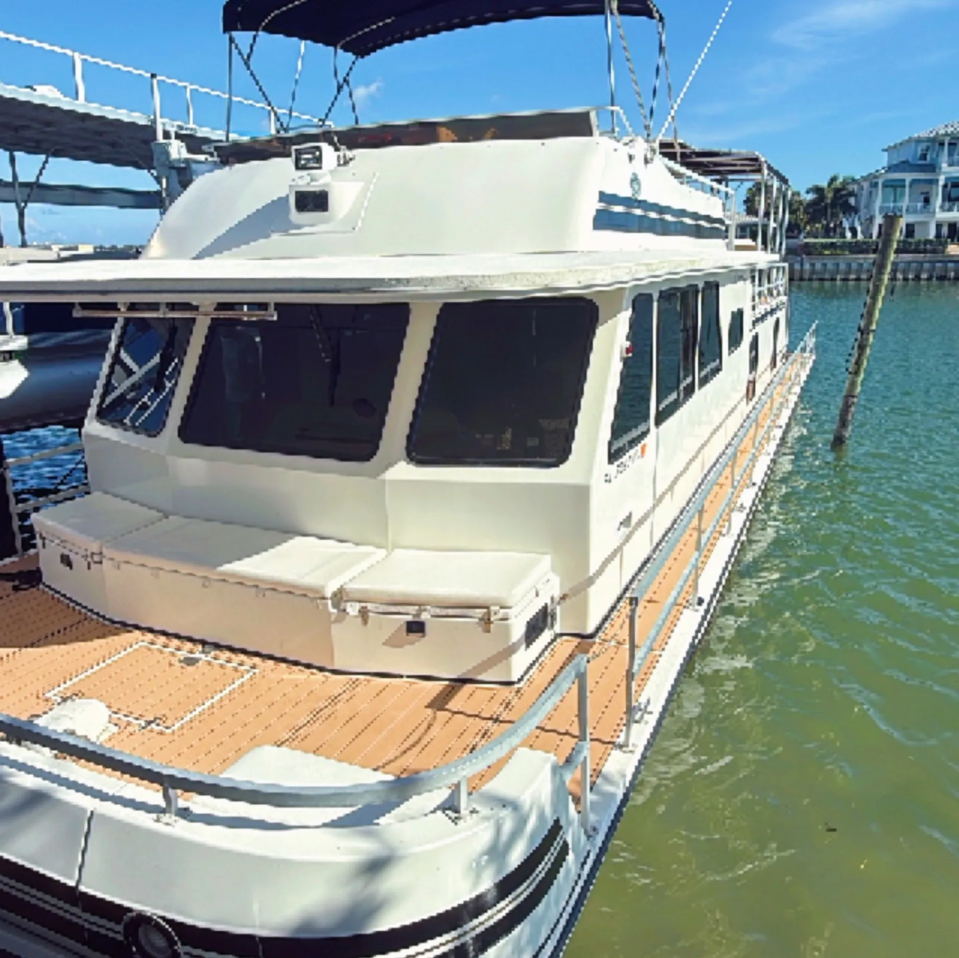 Lulu’s Floating Oasis