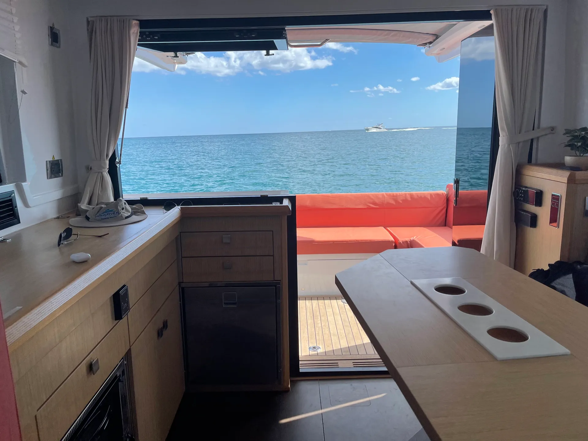 Sealine C330V in Miami Beach, FL — photo 3