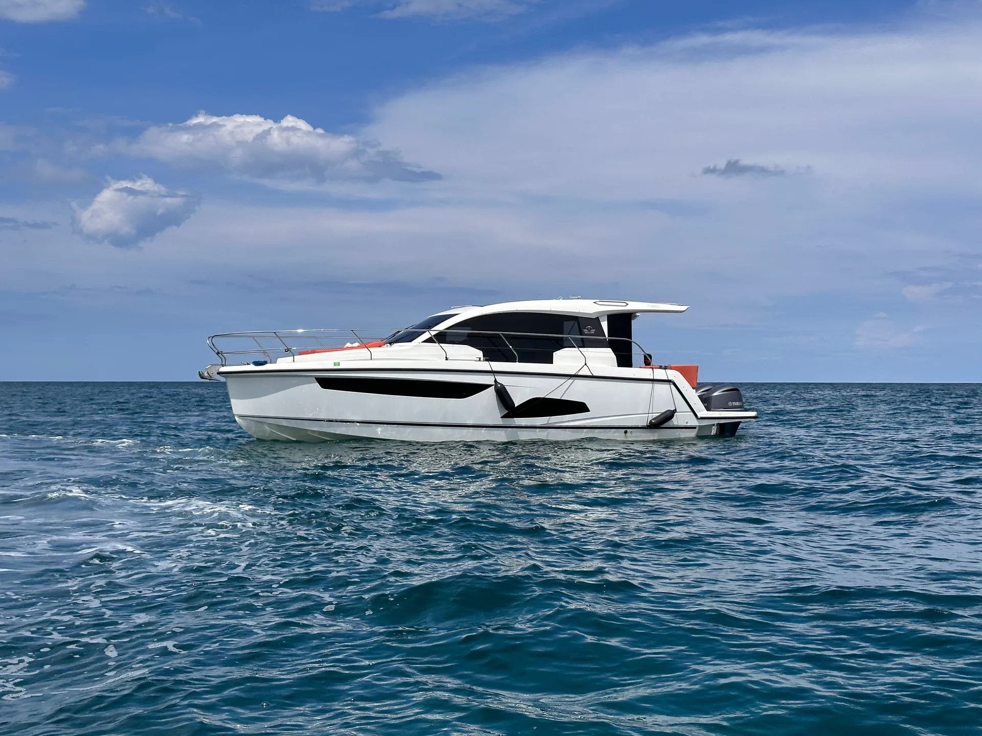 Sealine C330V in Miami Beach, FL