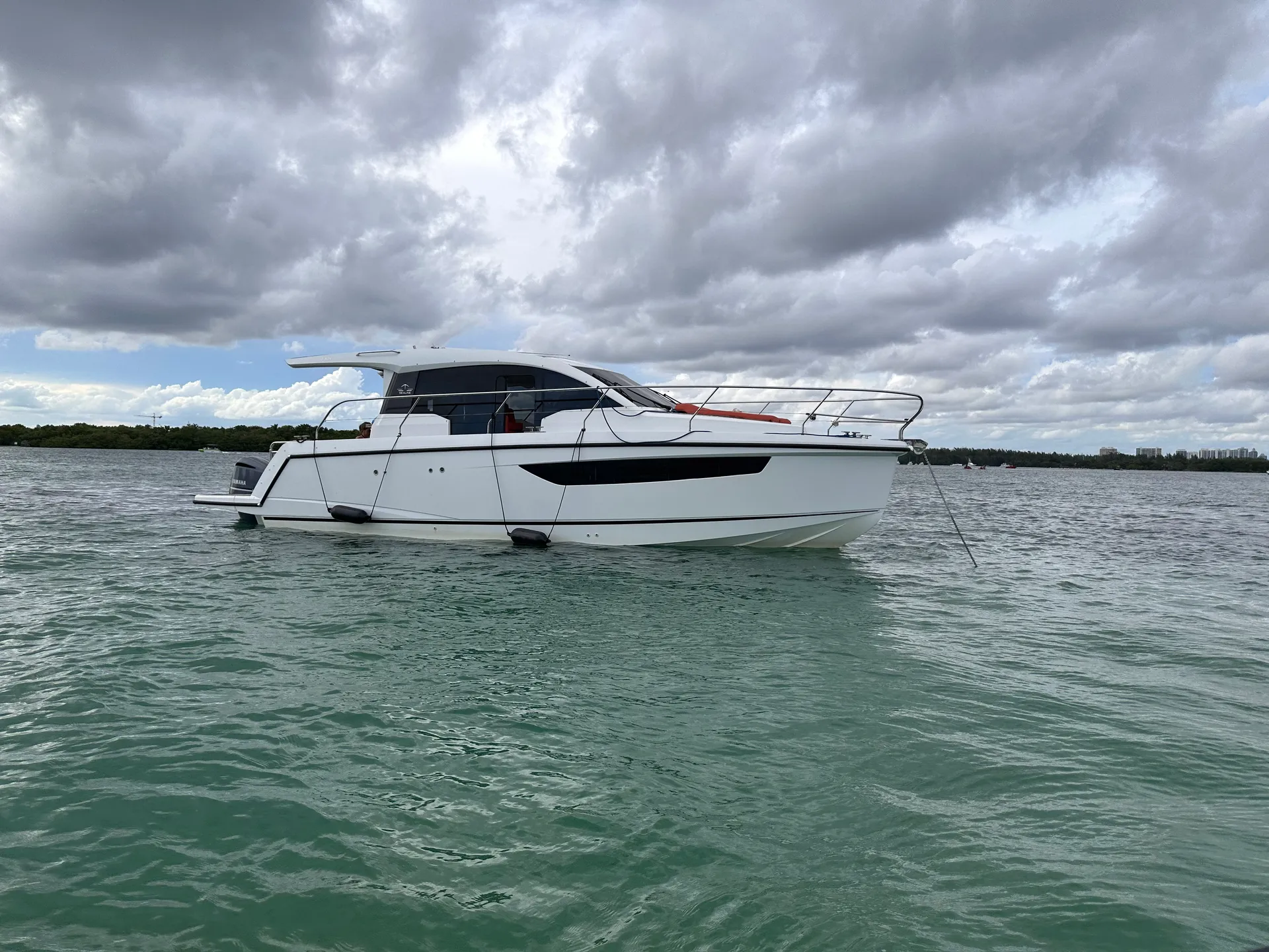 Sealine C330V in Miami Beach, FL — photo 5