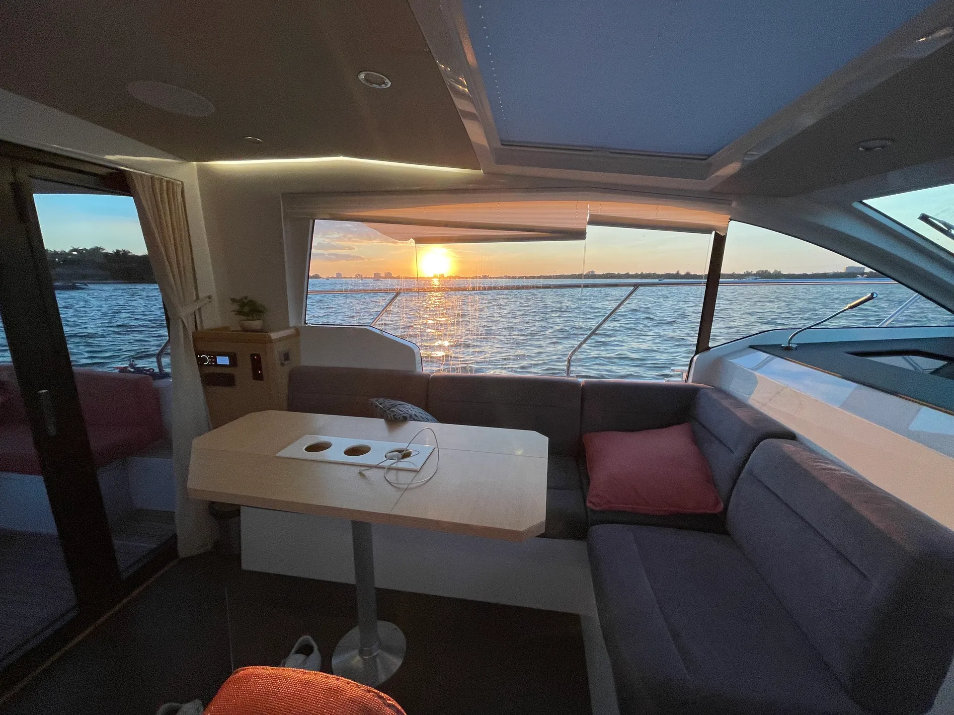 Sealine C330V in Miami Beach, FL — photo 6