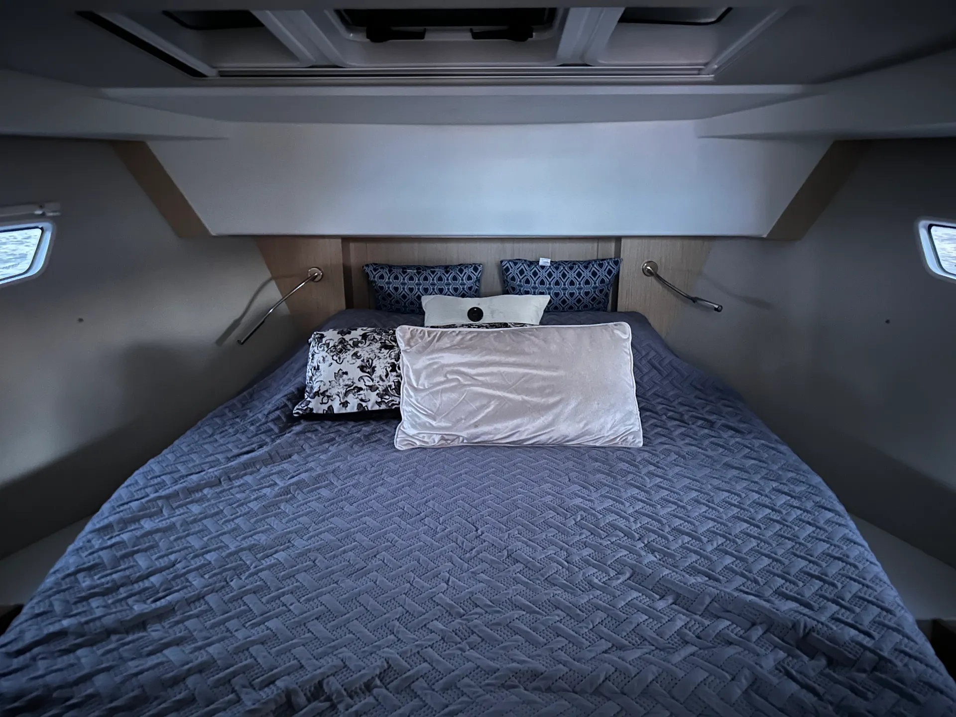 Sealine C330V in Miami Beach, FL — photo 8