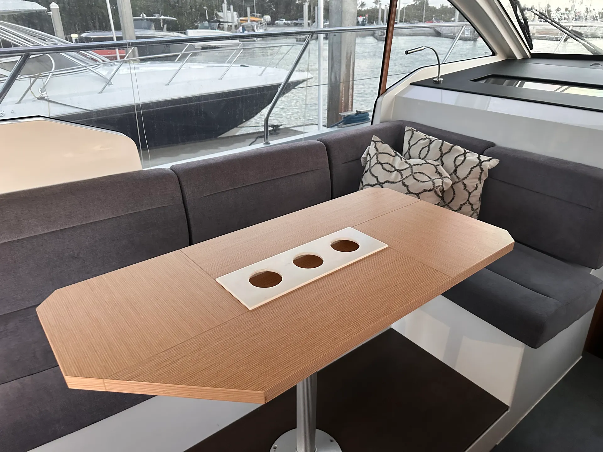 Sealine C330V in Miami Beach, FL — photo 9