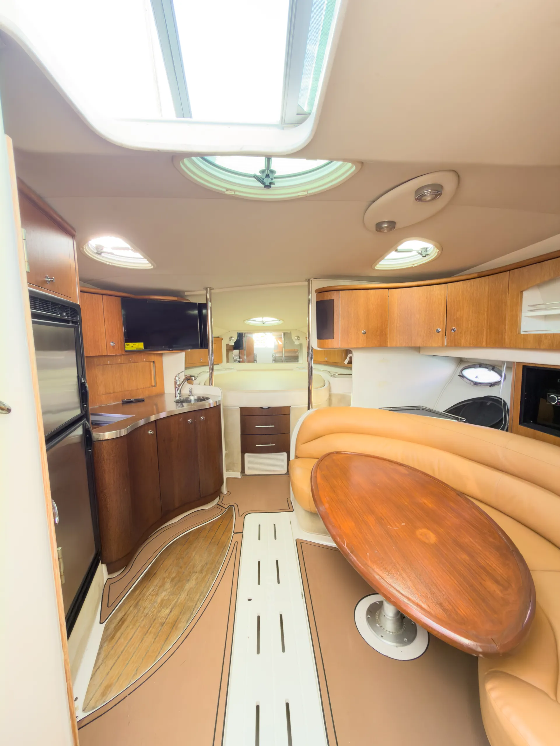 Experience Luxury &amp; Fun on Our Doral Hawaii 42 ft Private Charter!