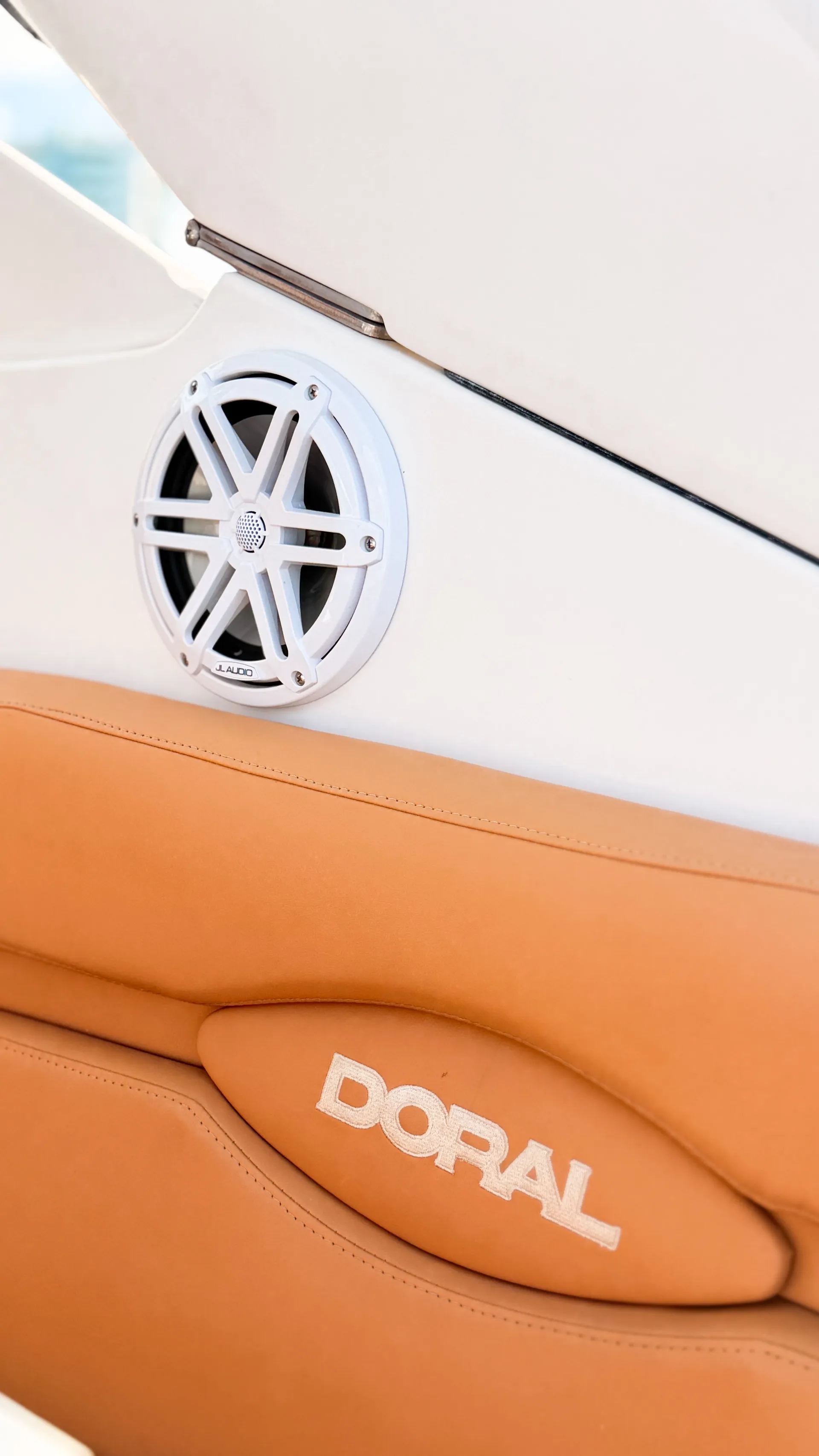 Experience Luxury &amp; Fun on Our Doral Hawaii 42 ft Private Charter!