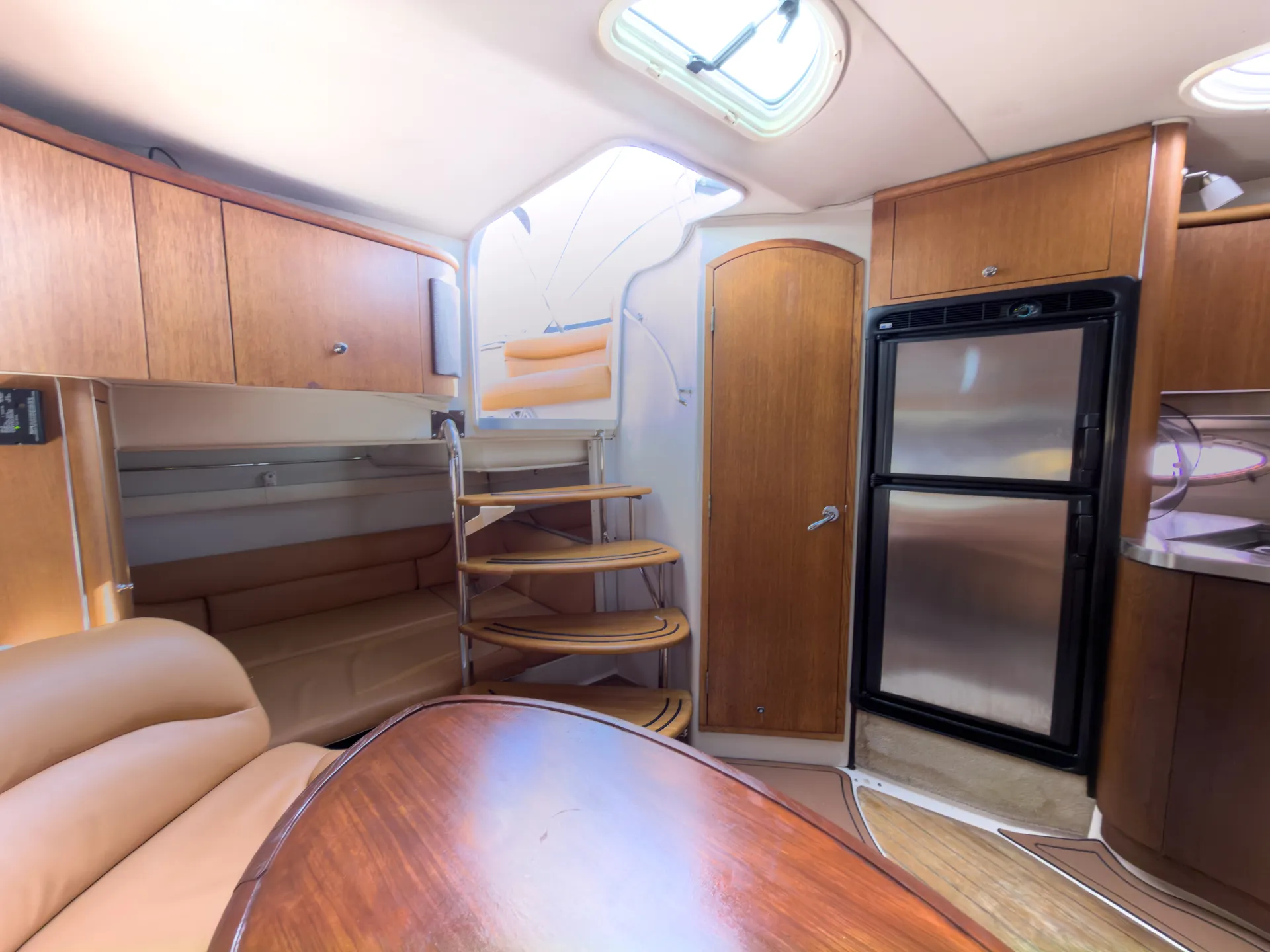 Experience Luxury &amp; Fun on Our Doral Hawaii 42 ft Private Charter!