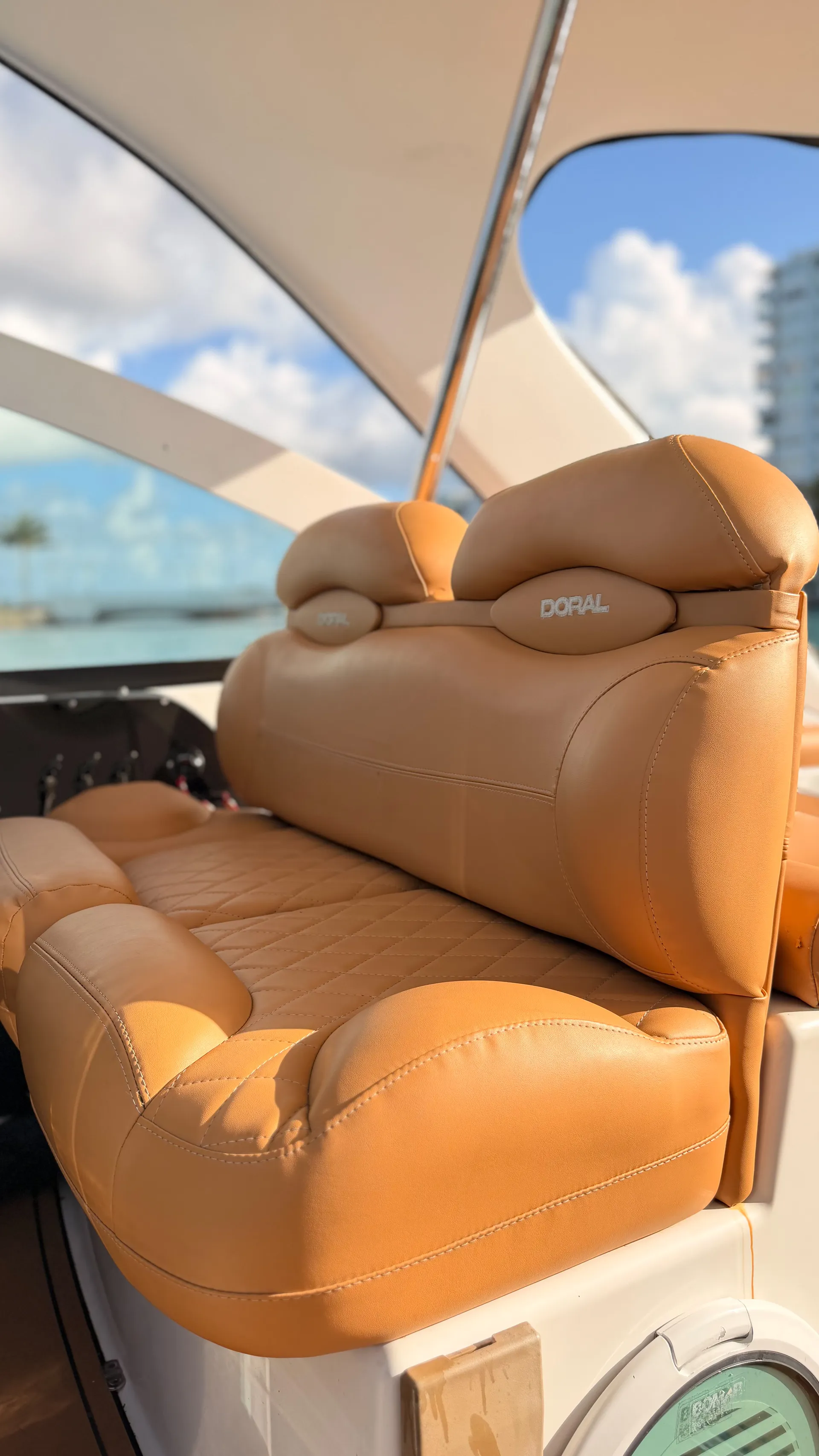 Experience Luxury &amp; Fun on Our Doral Hawaii 42 ft Private Charter!